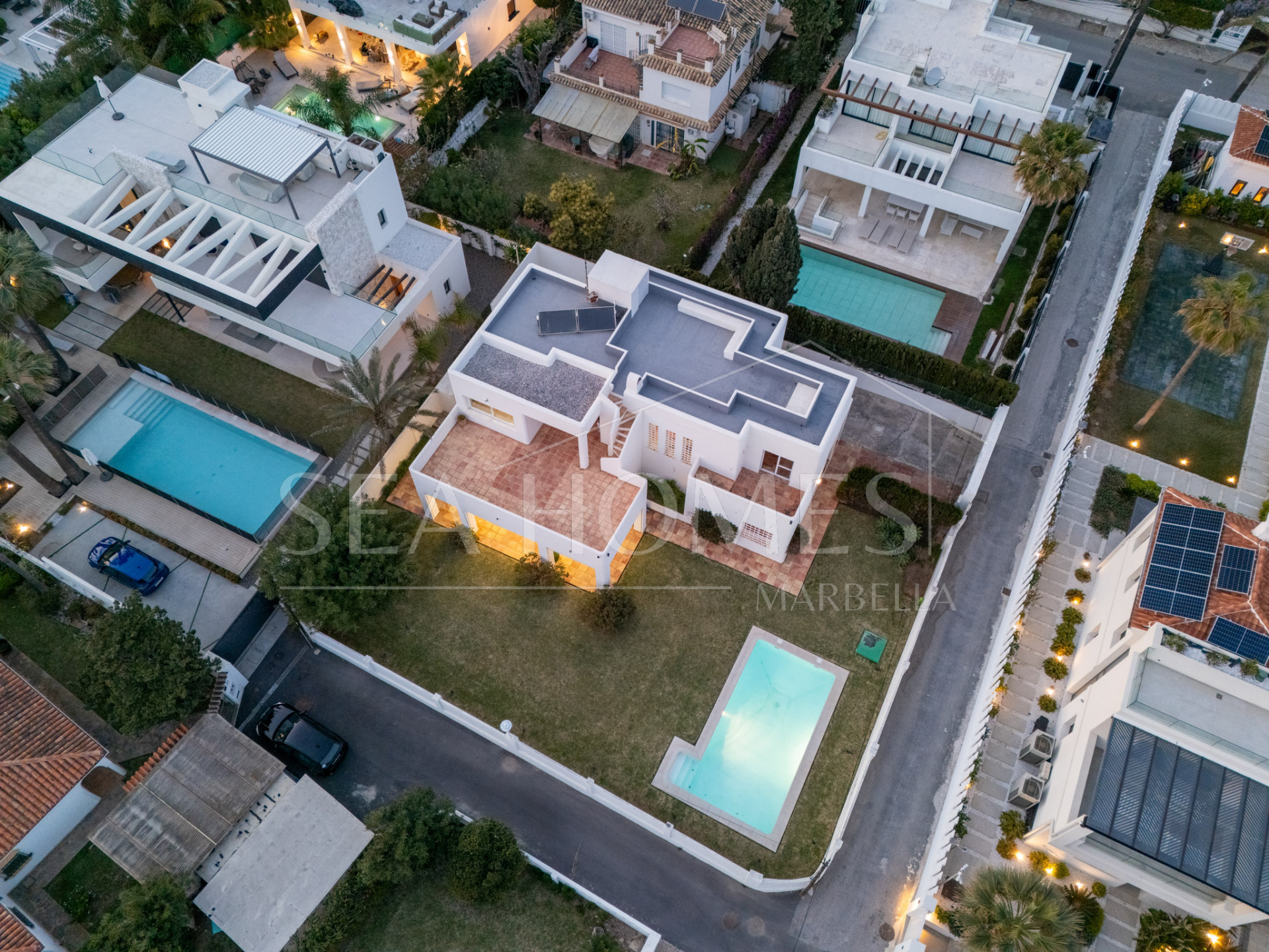 OPPORTUNITY-PRICE JUST REDUCED FOR A QUICK SALE: Stunning Luxury Front Line Beach Villa in Marbesa, Marbella East