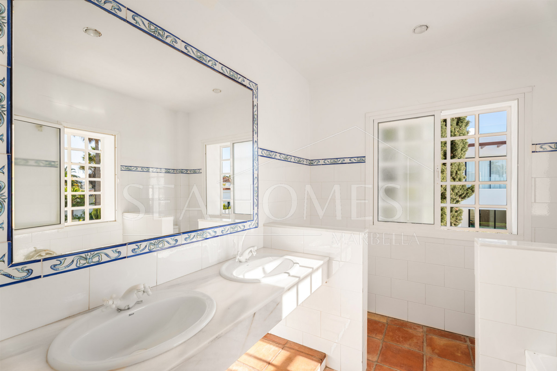 OPPORTUNITY-PRICE JUST REDUCED FOR A QUICK SALE: Stunning Luxury Front Line Beach Villa in Marbesa, Marbella East