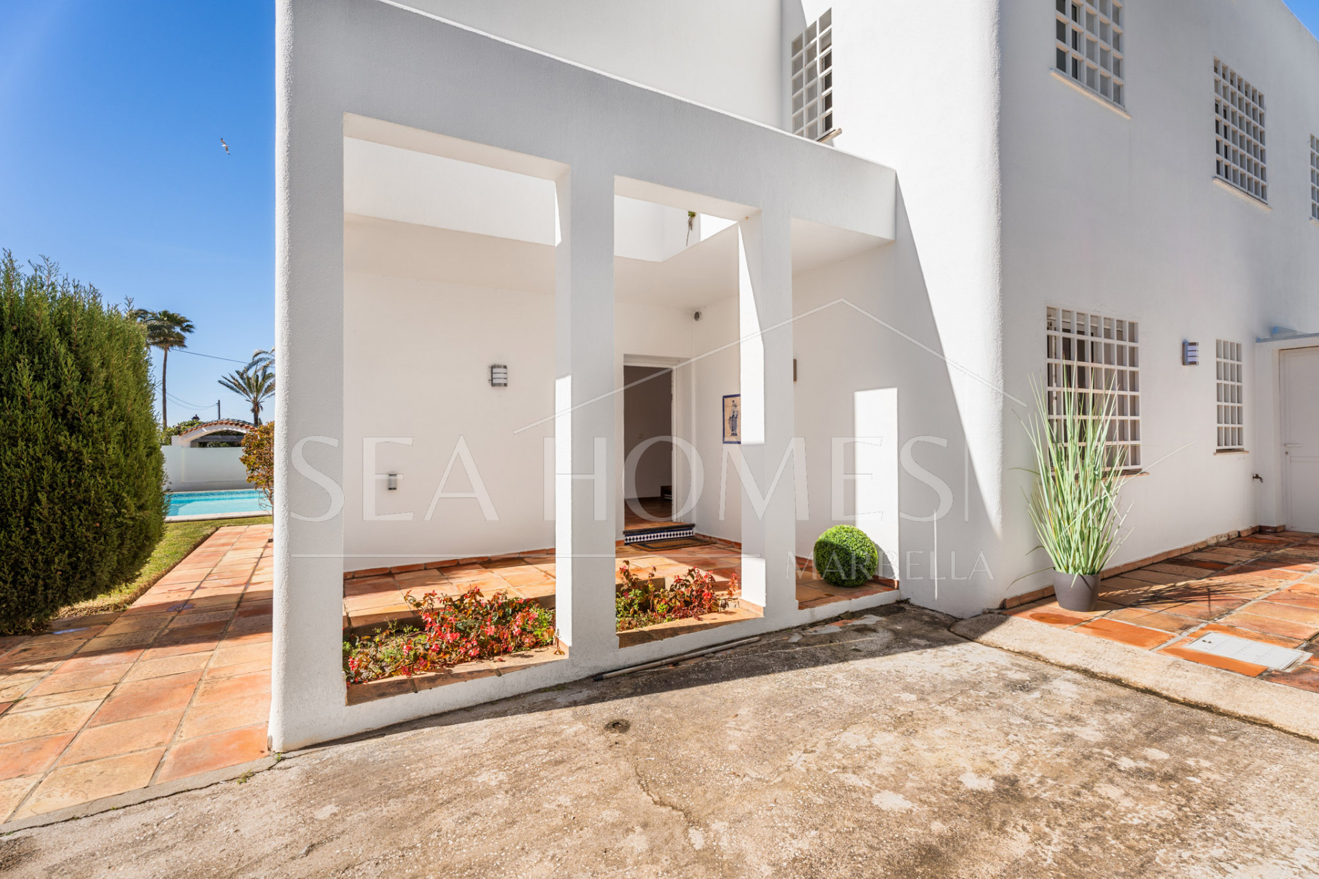 OPPORTUNITY-PRICE JUST REDUCED FOR A QUICK SALE: Stunning Luxury Front Line Beach Villa in Marbesa, Marbella East