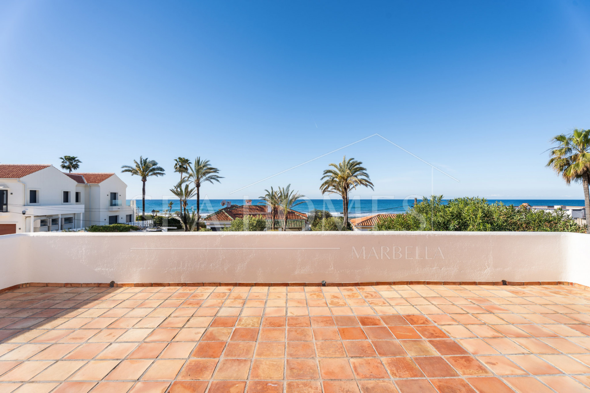 OPPORTUNITY-PRICE JUST REDUCED FOR A QUICK SALE: Stunning Luxury Front Line Beach Villa in Marbesa, Marbella East