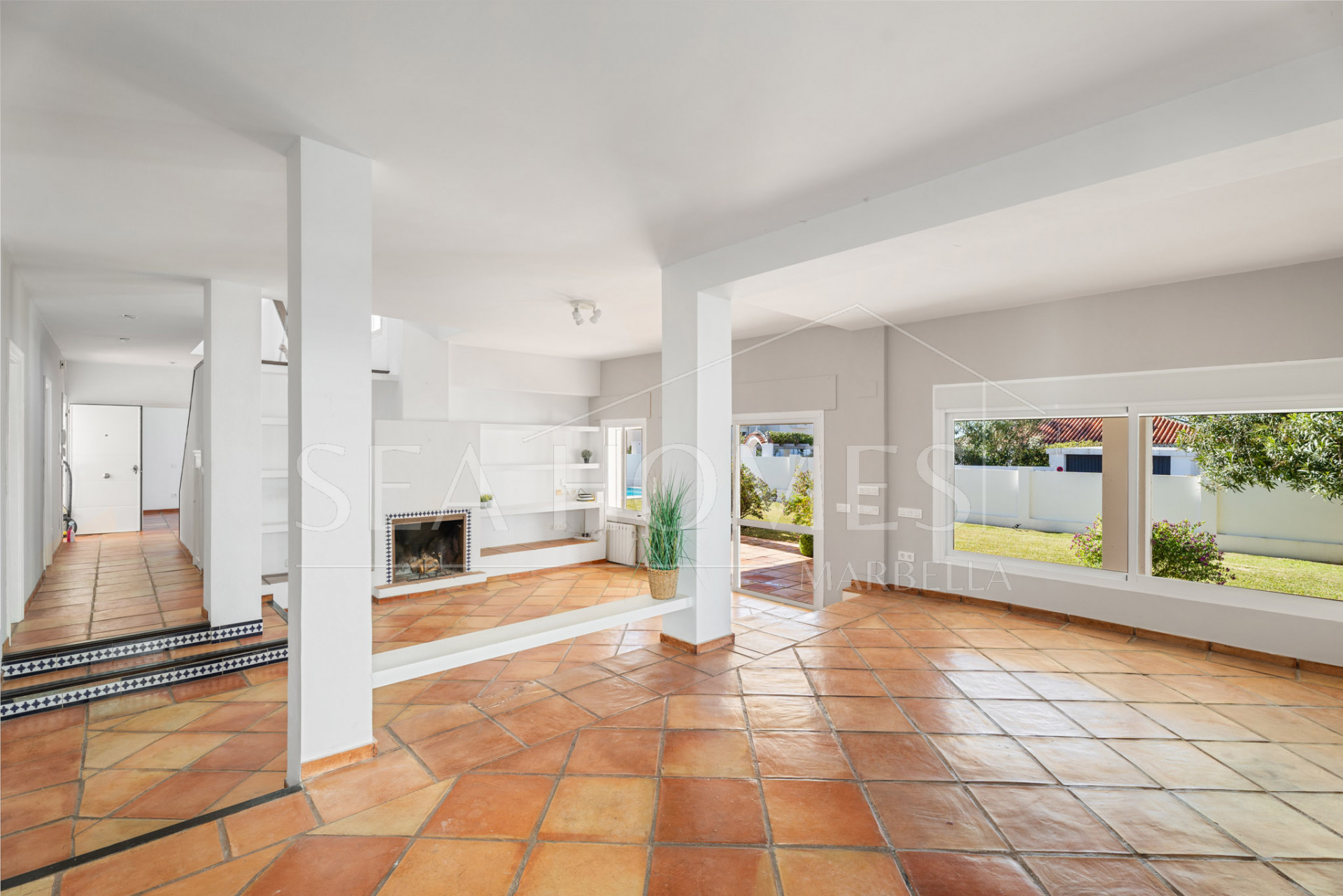 OPPORTUNITY-PRICE JUST REDUCED FOR A QUICK SALE: Stunning Luxury Front Line Beach Villa in Marbesa, Marbella East