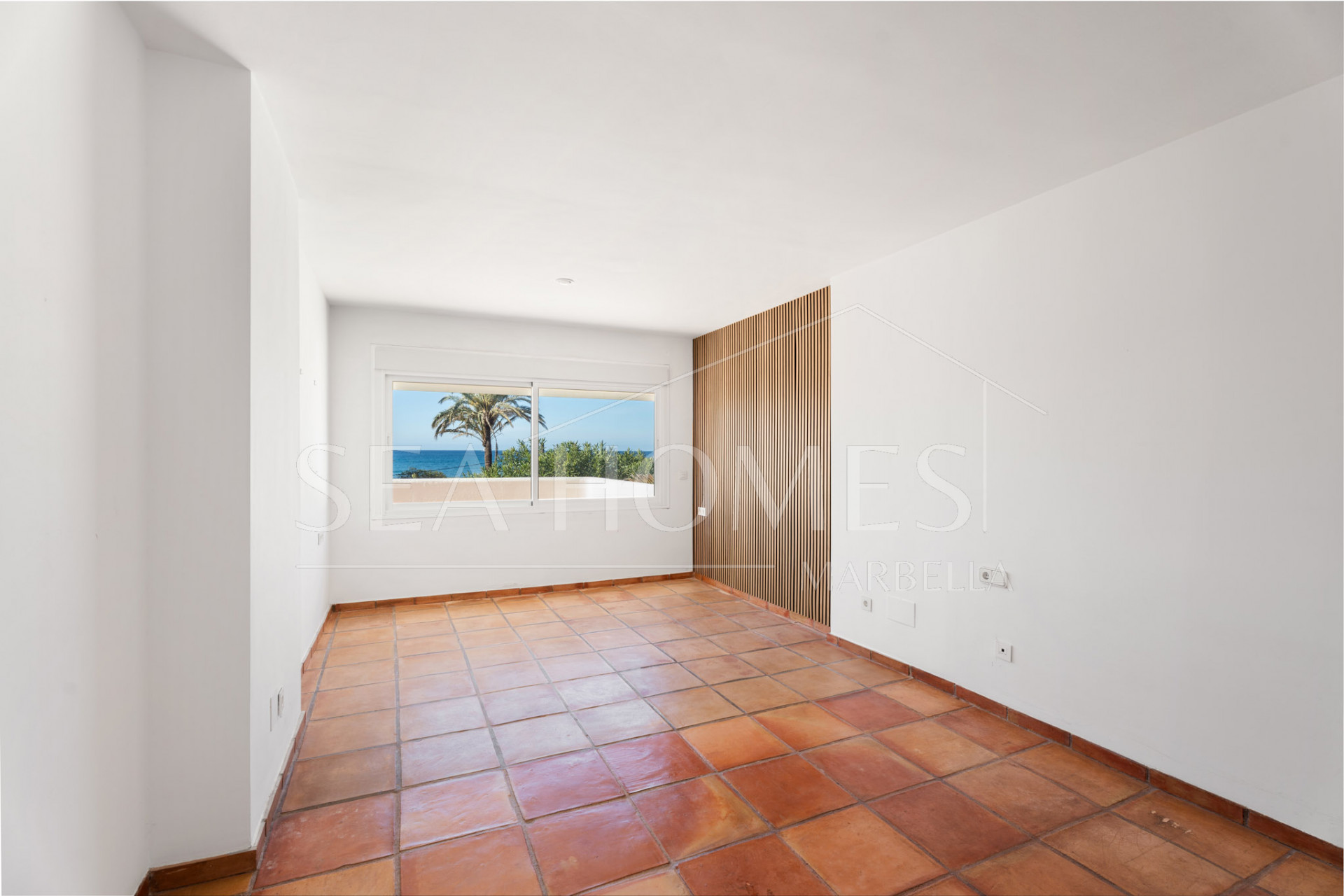 OPPORTUNITY-PRICE JUST REDUCED FOR A QUICK SALE: Stunning Luxury Front Line Beach Villa in Marbesa, Marbella East