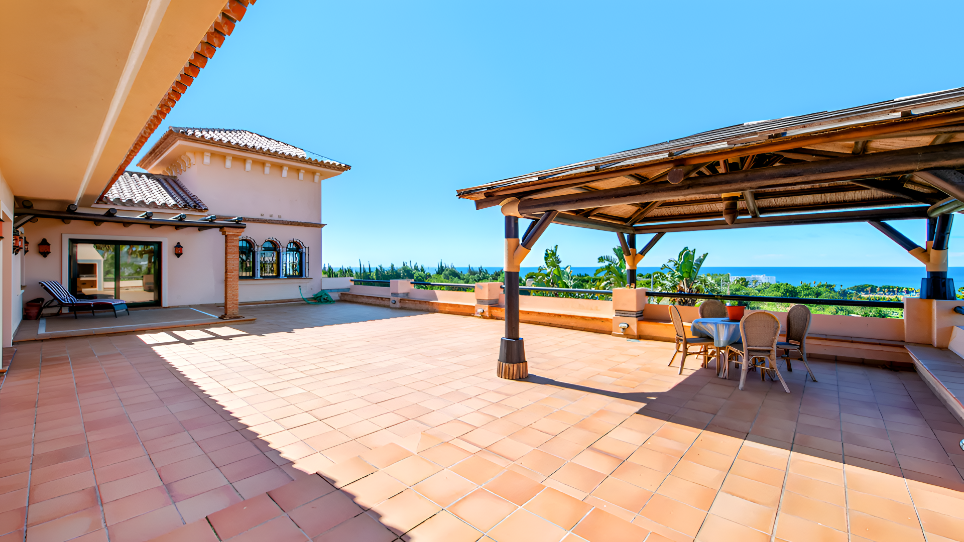 Villa for sale in Estepona