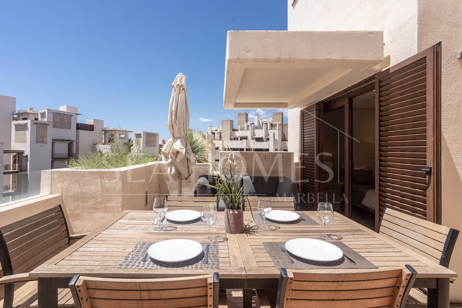 Beachfront Penthouse with Private Pool – Estepona