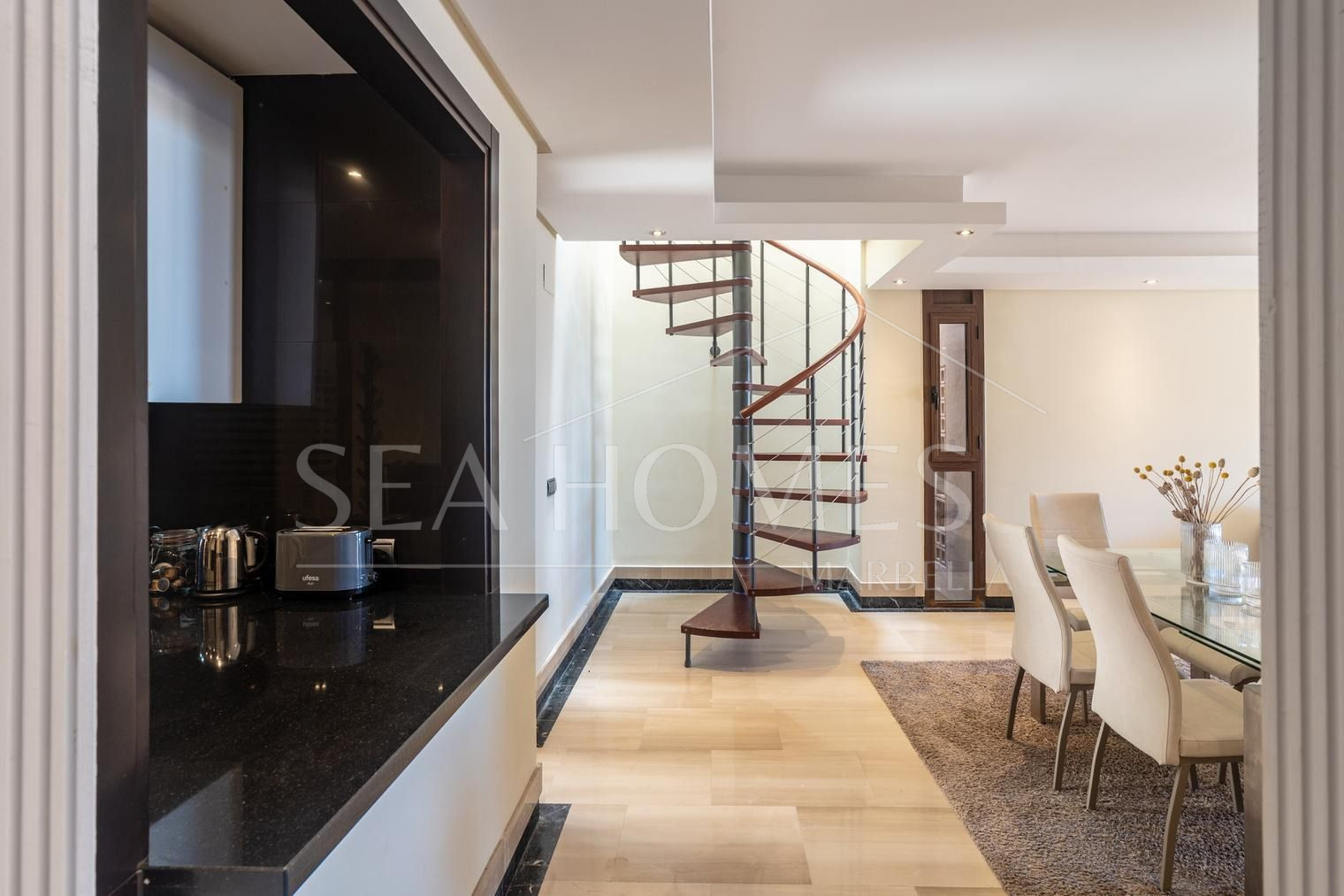 Beachfront Penthouse with Private Pool – Estepona