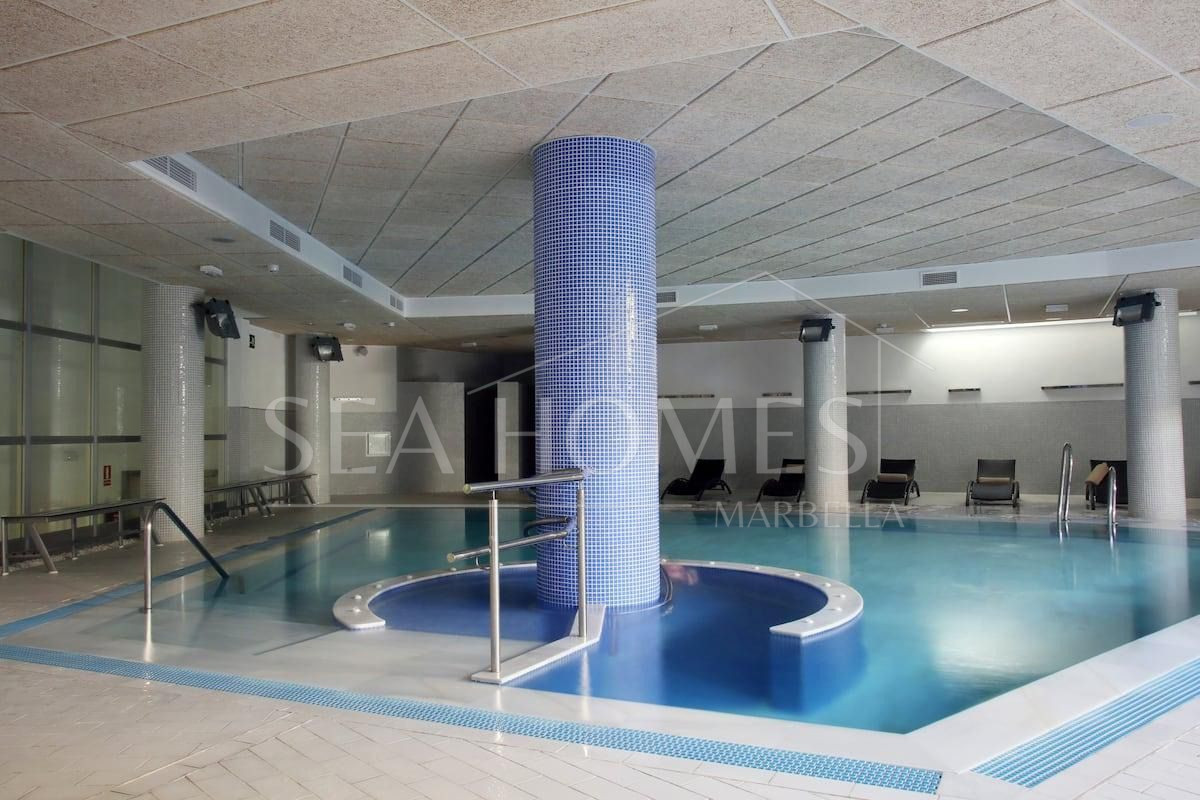 Beachfront Penthouse with Private Pool – Estepona