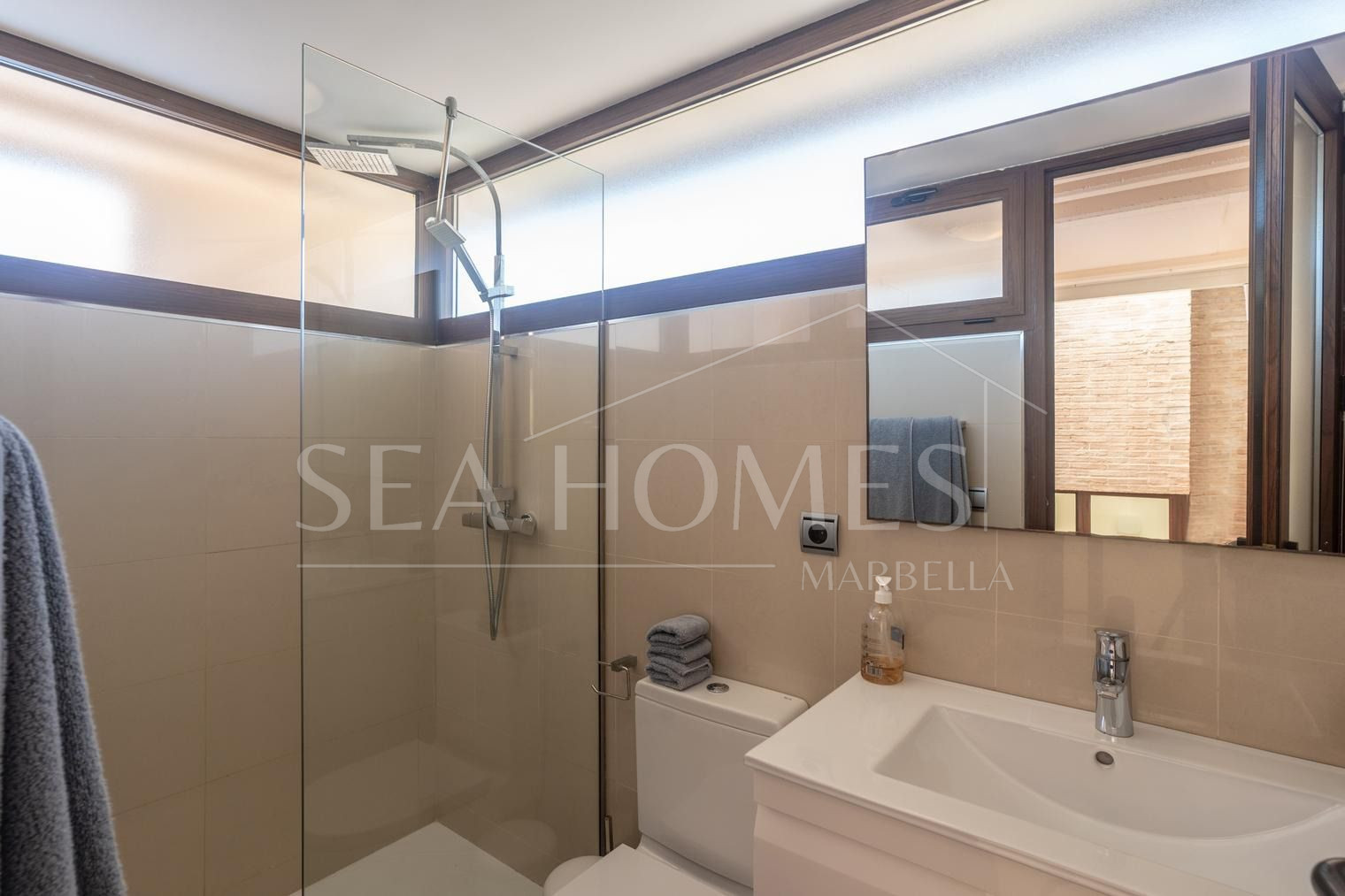 Beachfront Penthouse with Private Pool – Estepona