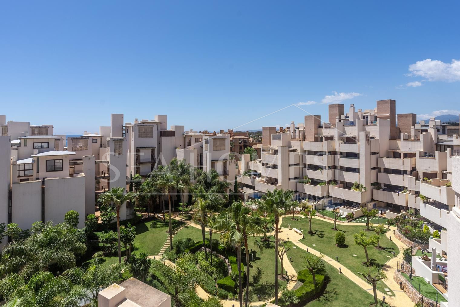 Beachfront Penthouse with Private Pool – Estepona