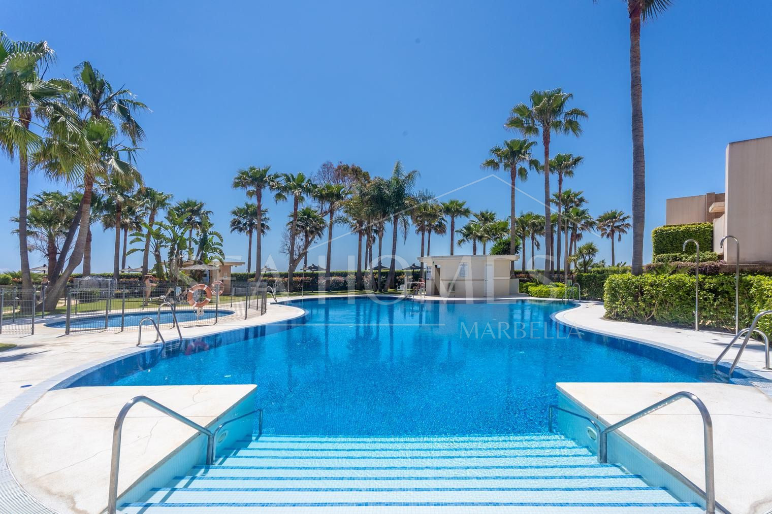 Beachfront Penthouse with Private Pool – Estepona