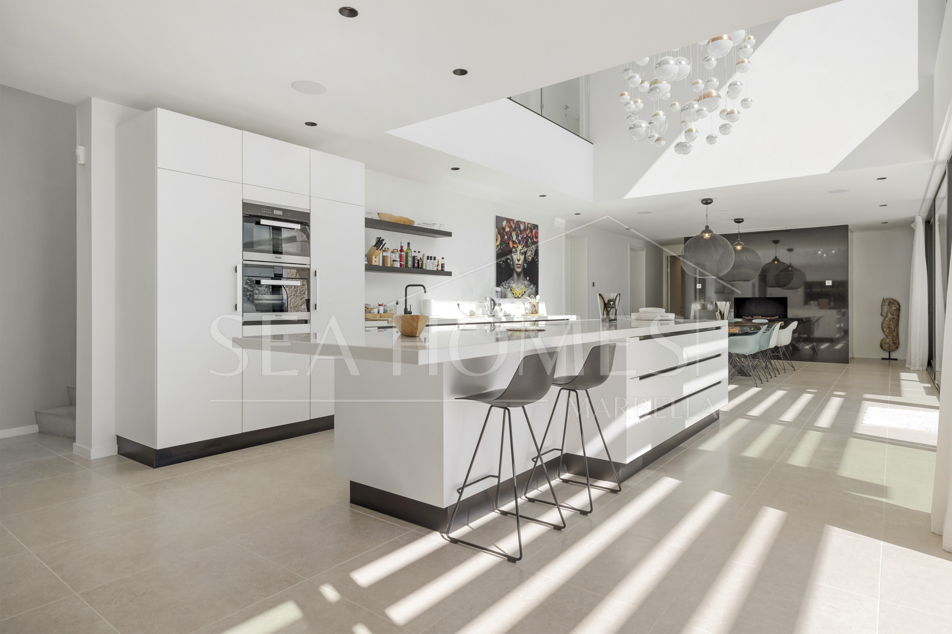 FRONTLINE GOLF - Newly built contemporary villa situated in the prestigious urbanization of La Alquería