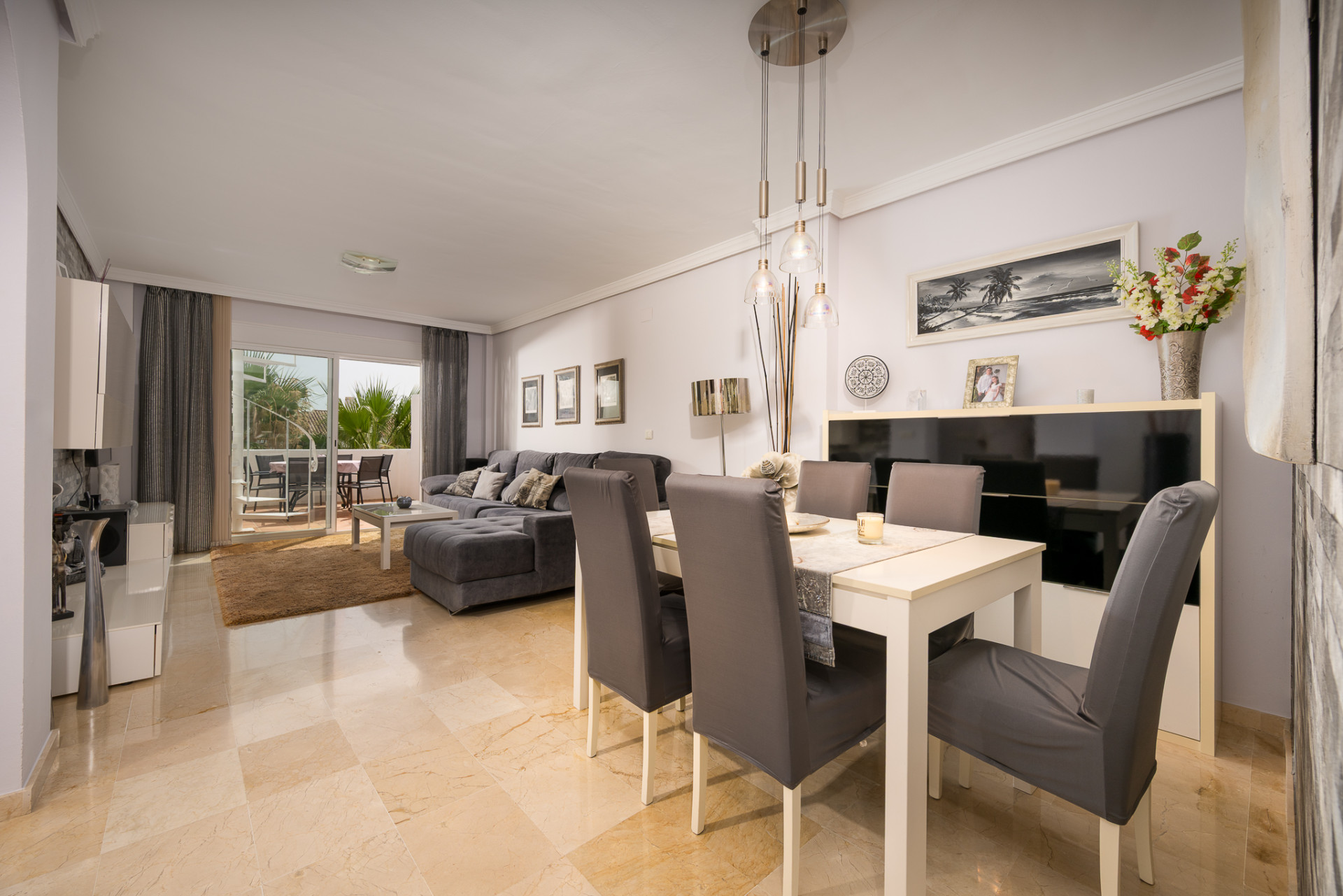 Top-Floor Apartment with expansive rooftop terrace & sea views in El Pilar, Estepona — photo 2