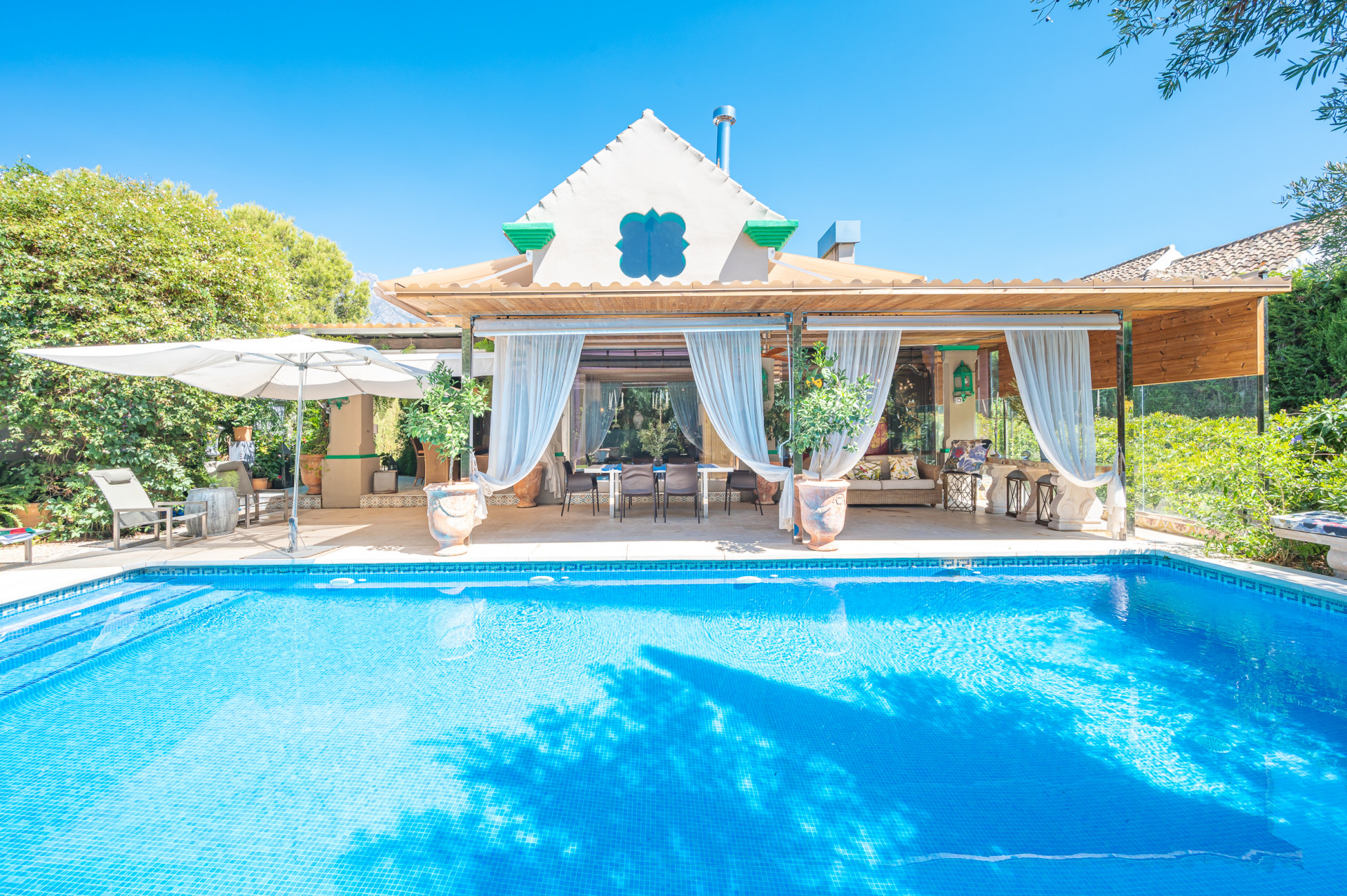 Qlistings - Extraordinary Mediterranean style villa for sale in Las Lomas del Marbella Club, Marbella Golden Mile Property Image