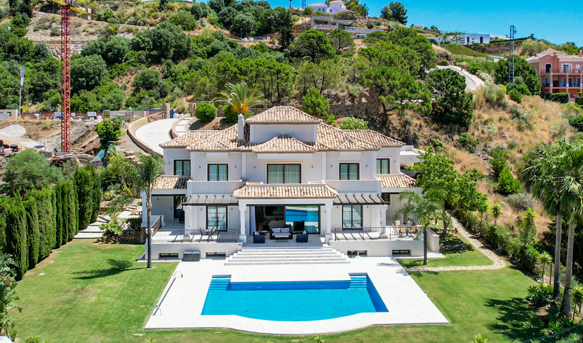 Qlistings - Mediterranean-style villa with with panoramic sea and landscape views for sale in Monte Mayor, Benahavis Property Image