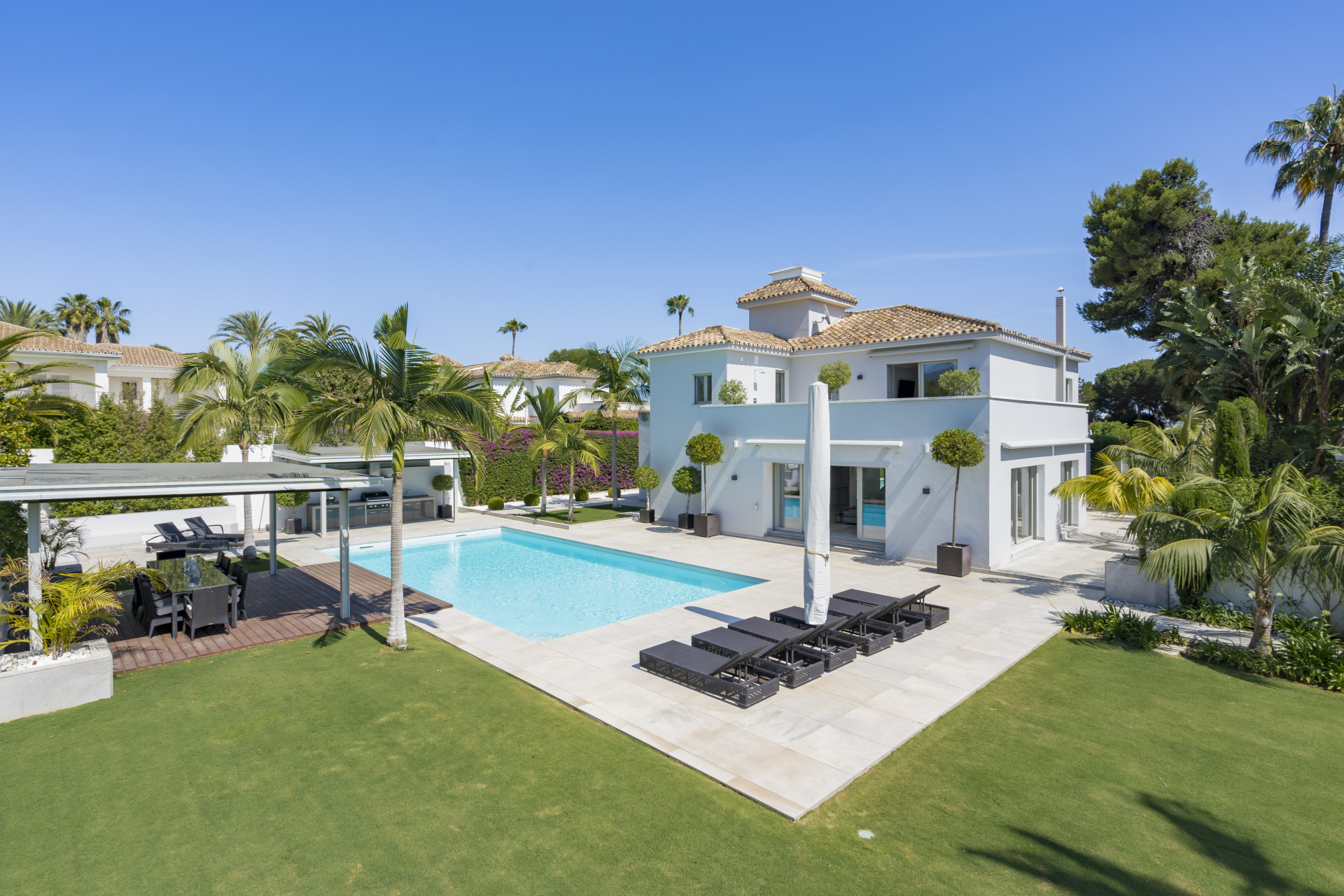 Qlistings - Spectacular contemporary style villa on spacious plot for sale in Paraiso Barronal, Estepona Property Image