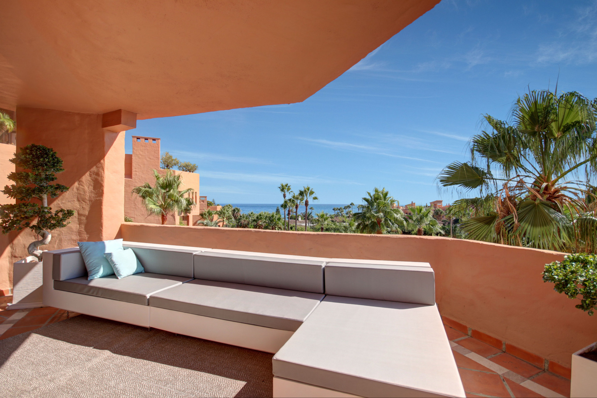 Qlistings - Beautiful 2 bedroom modern apartment with sea views for sale in the New Golden Mile, Estepona Property Image
