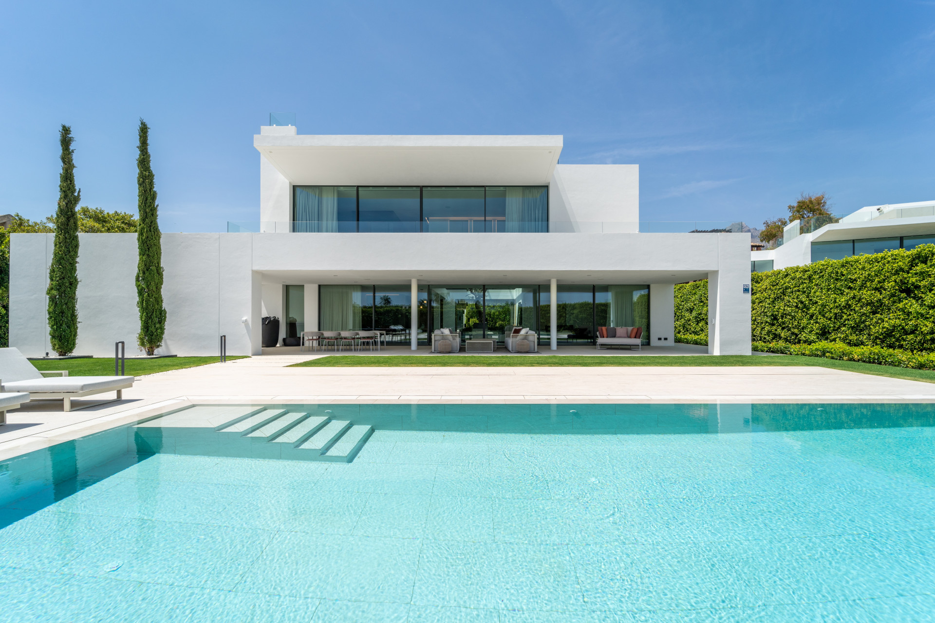 Qlistings - Elegant New-Build Villa with Rooftop Pool and Sea Views for Sale on Marbella´s Golden Mile Property Image