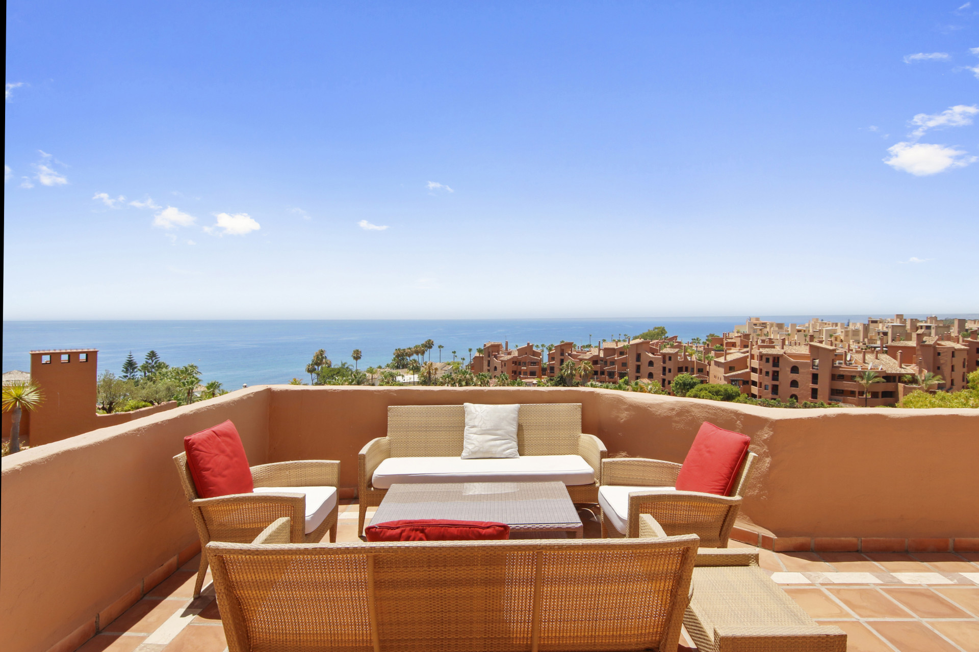 Qlistings - Stunning 3 bedroom front-line beach penthouse for sale in Estepona's New Golden Mile Property Image