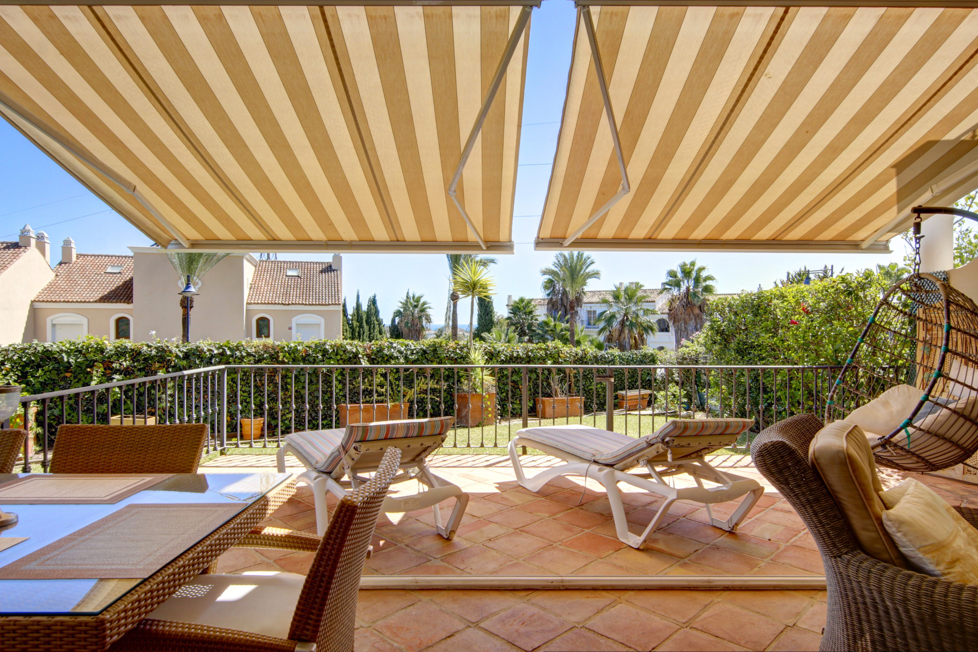 Beautiful 4 bedroom townhouse with sea views for sale in Paraiso Hills, Estepona