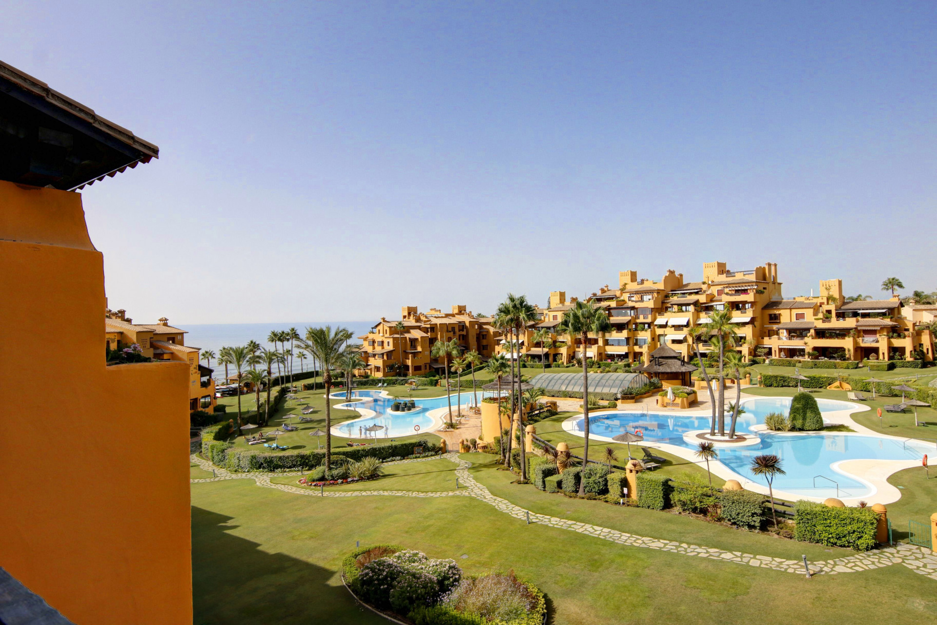 Qlistings - 3 bedroom apartment for rent with sea views in Los Granados del Mar, Estepona Property Image