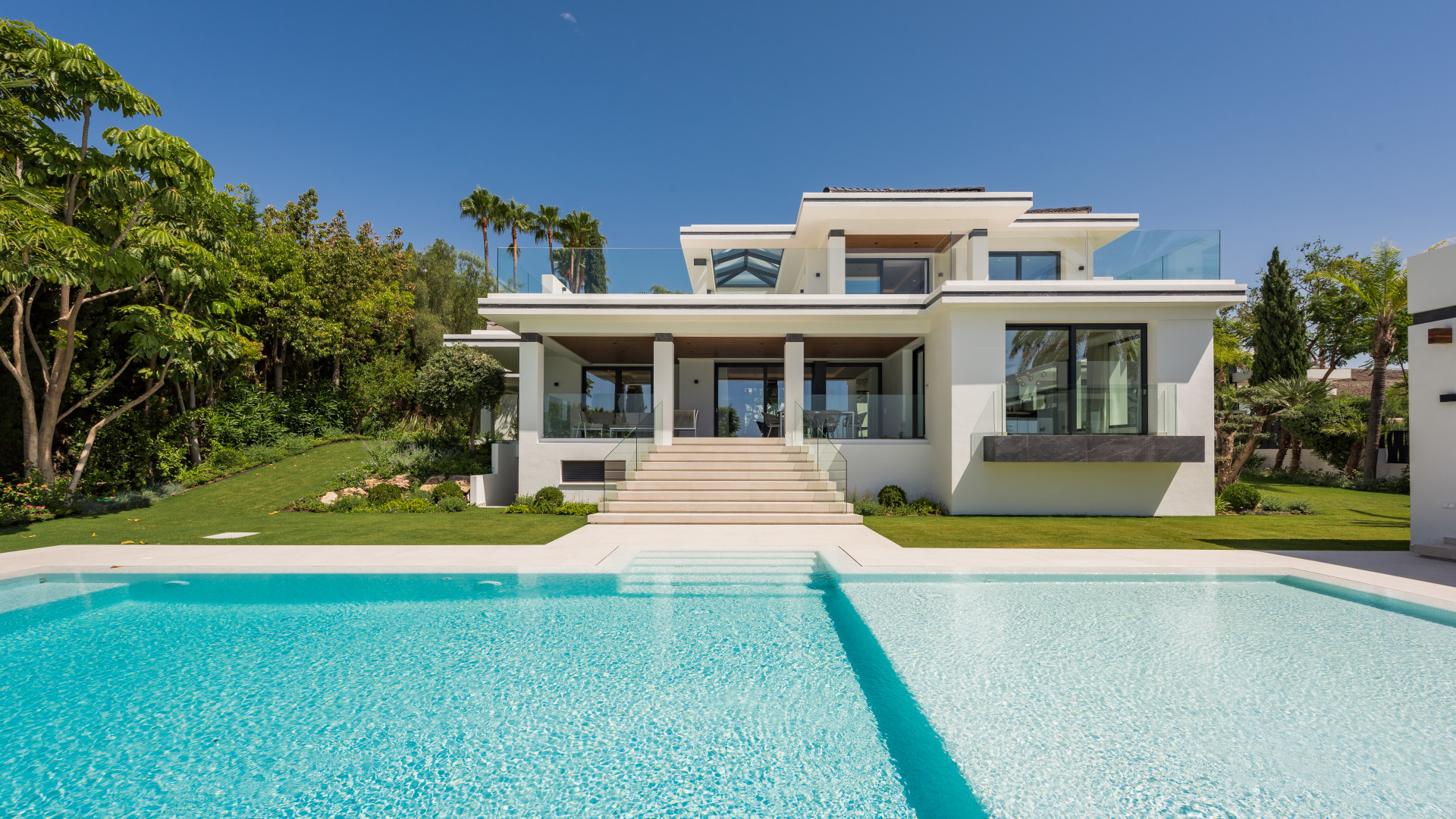 Qlistings - Exceptional Luxury Villa in the Heart of Golfing Paradise for sale in Los Flamingos, Benahavis Property Image