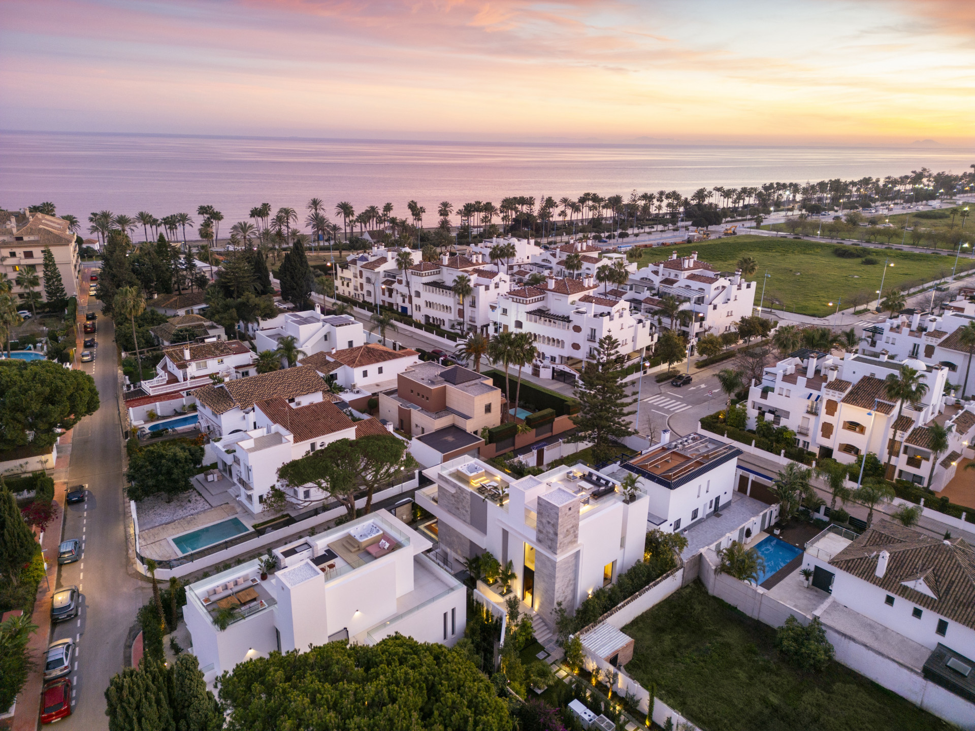 Qlistings - Sophisticated Beachside Villa in Cortijo Blanco, San Pedro de Alcantara, Marbella Property Image