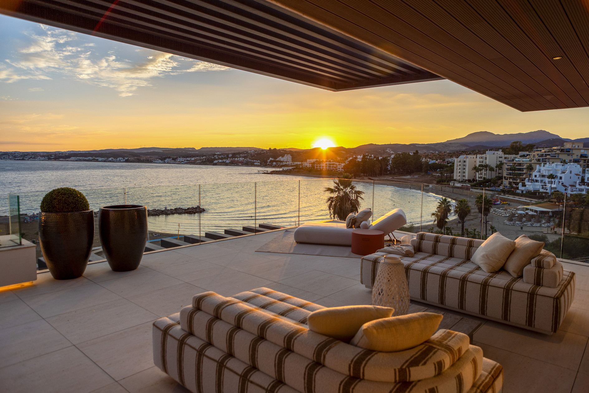 Qlistings - Apartment with panoramic sea views for sale in the exclusive resort of ikkil Bay, Estepona Property Image
