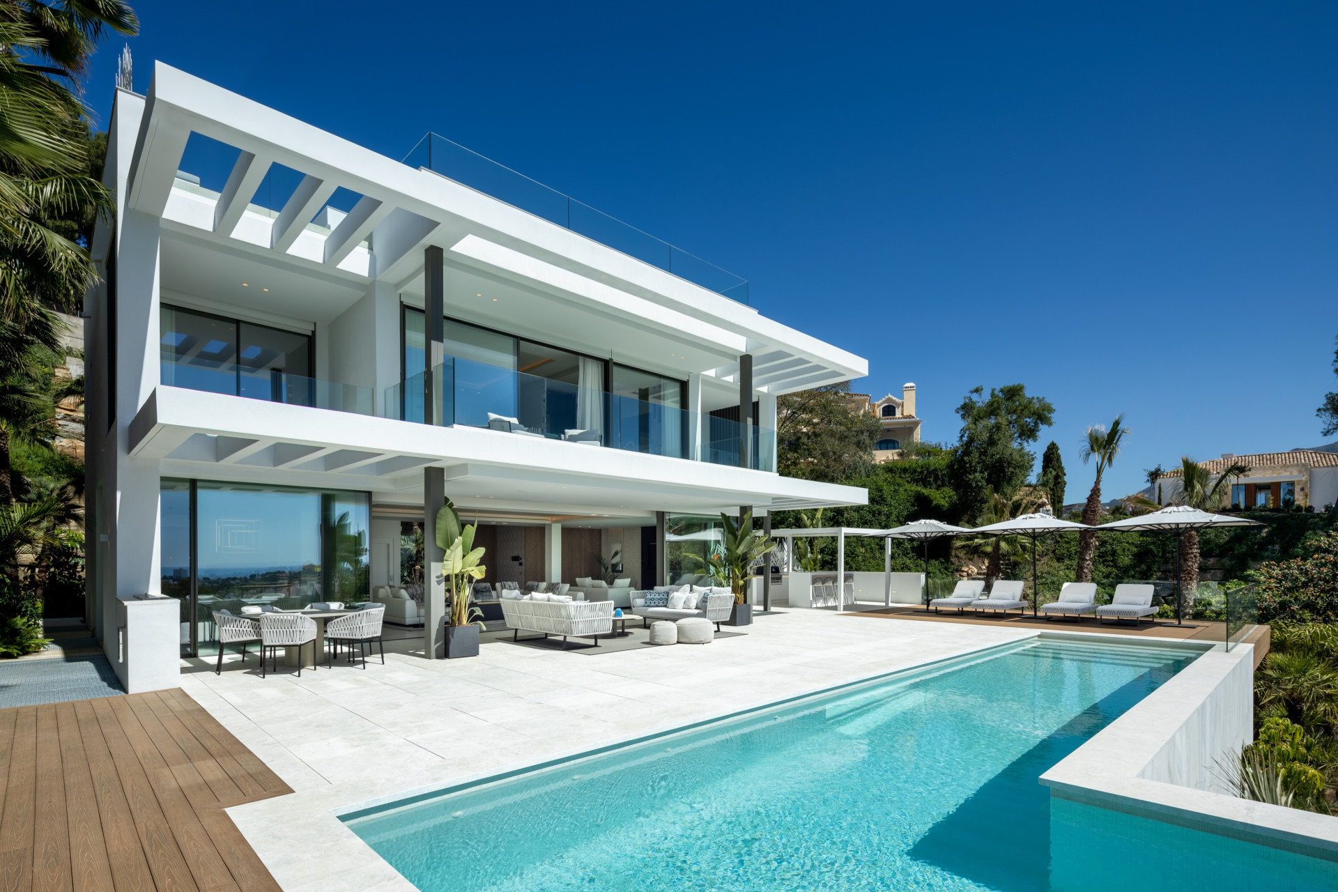 Qlistings - Luxury Villa with infinity Pool and Picture-Perfect Sea Views for Sale in La Quinta, Benahavis Property Image