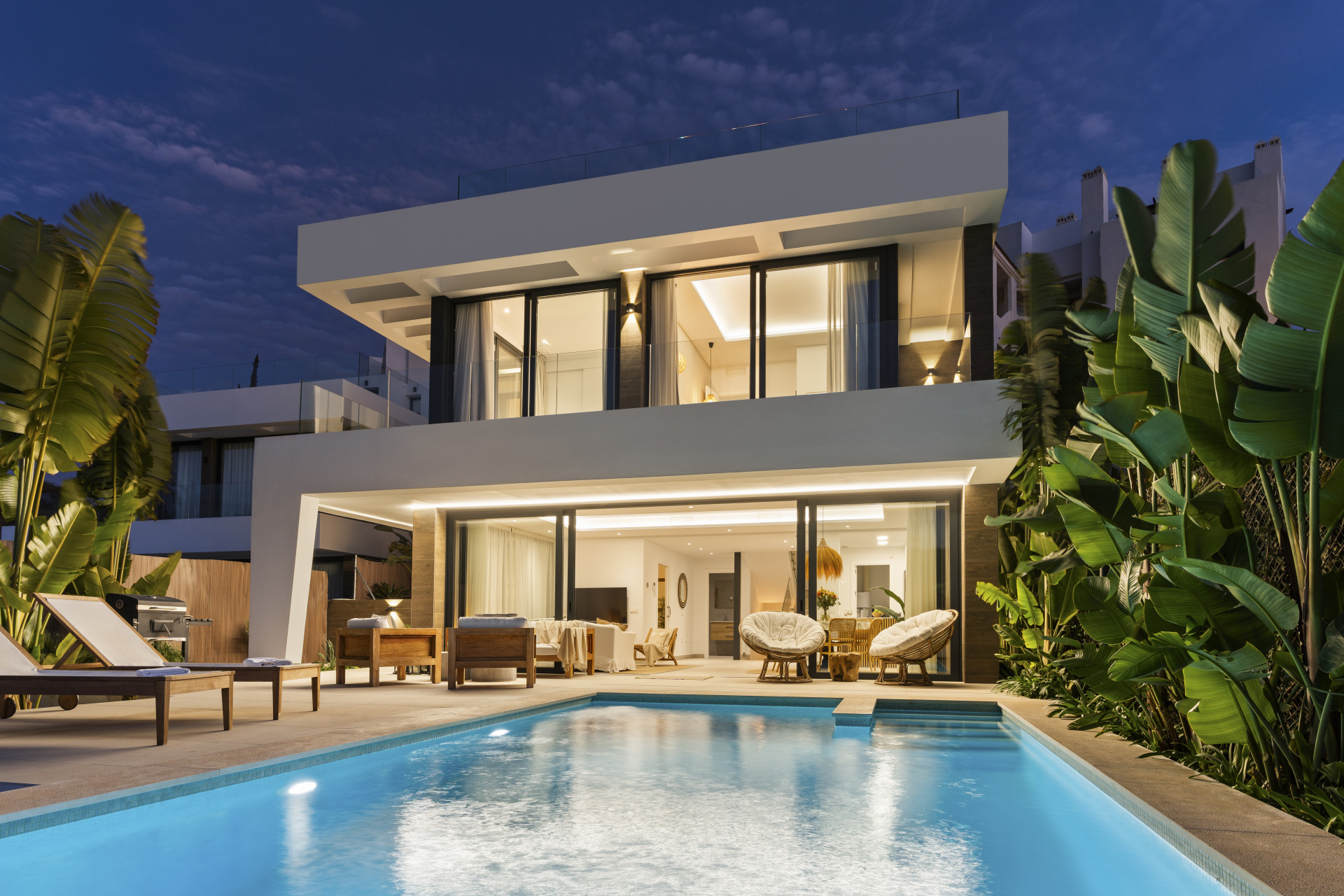 Qlistings - Sleek 6-Bedroom Villa with Scenic Golf Course Views for Sale in La Resina Golf, Estepona East Property Image
