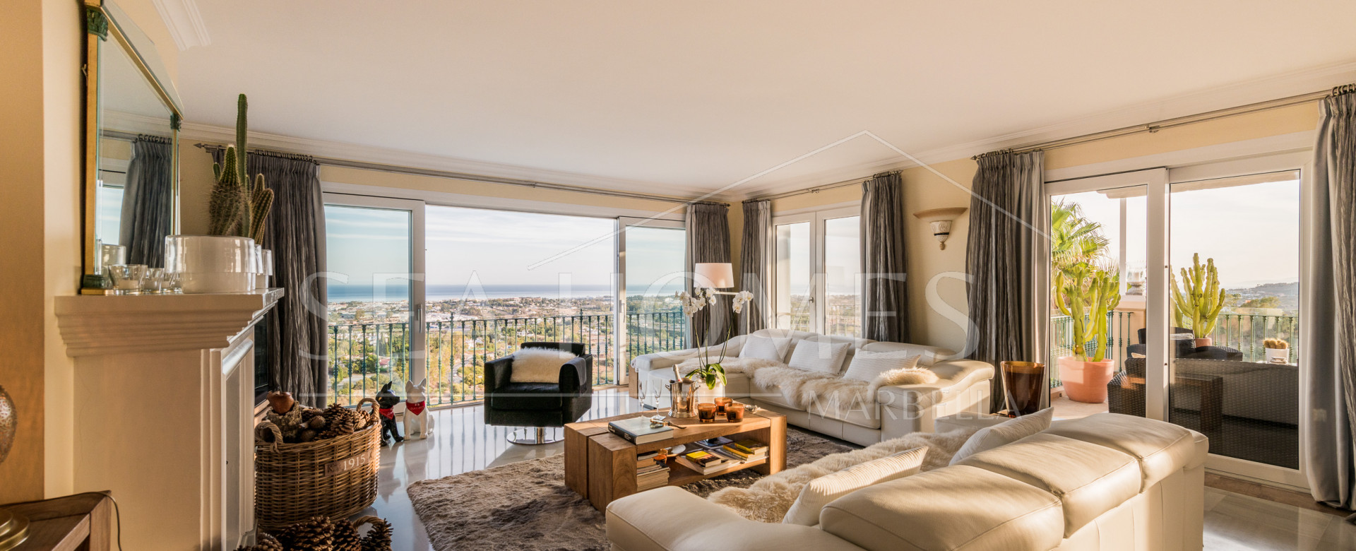 Stunning duplex penthouse with 5 bedrooms and panoramic sea views for sale in Monte Halcones, Benahavis