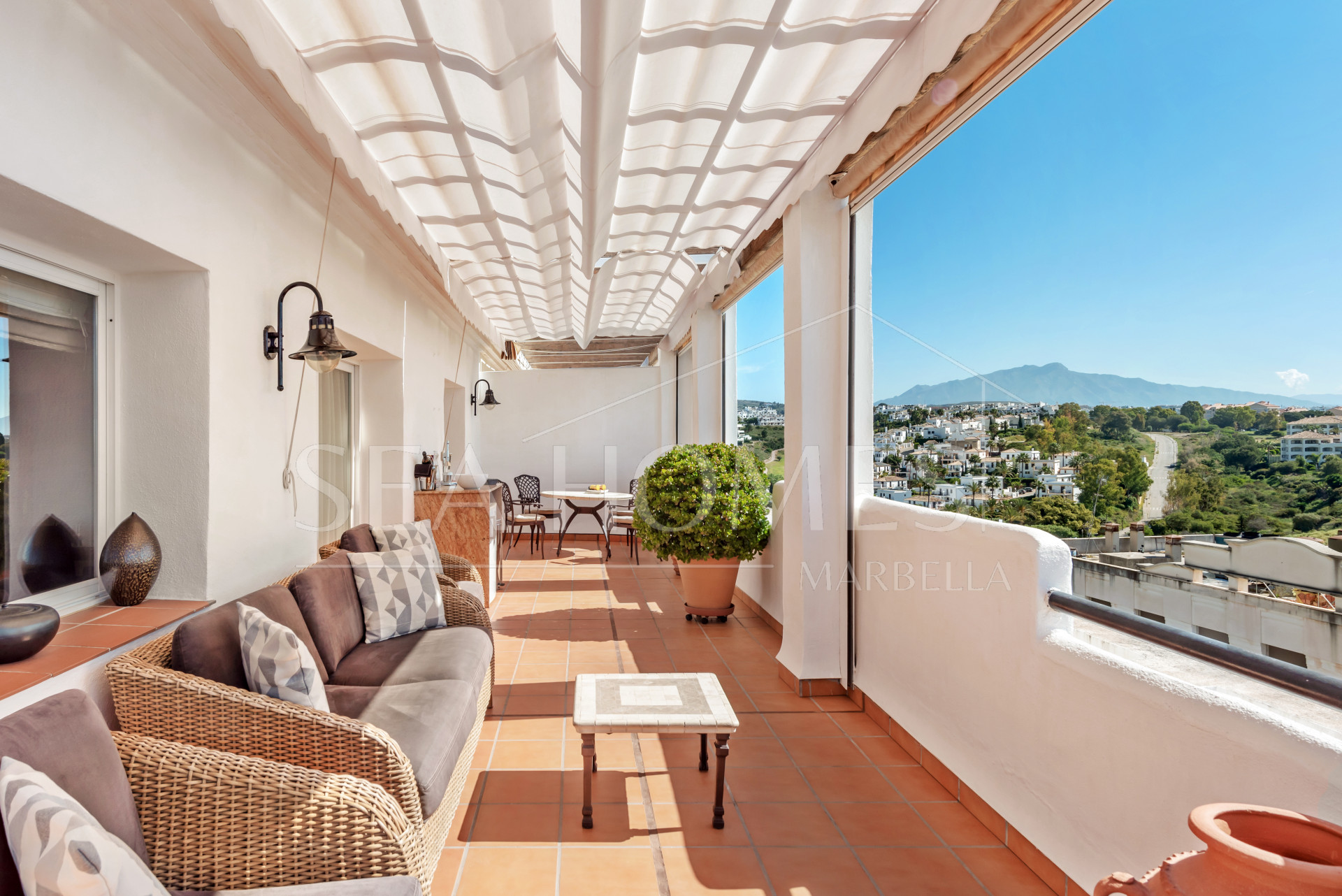 Beautiful 3 bedroom duplex penthouse with sea views for sale in Selwo, Estepona New Golden Mile