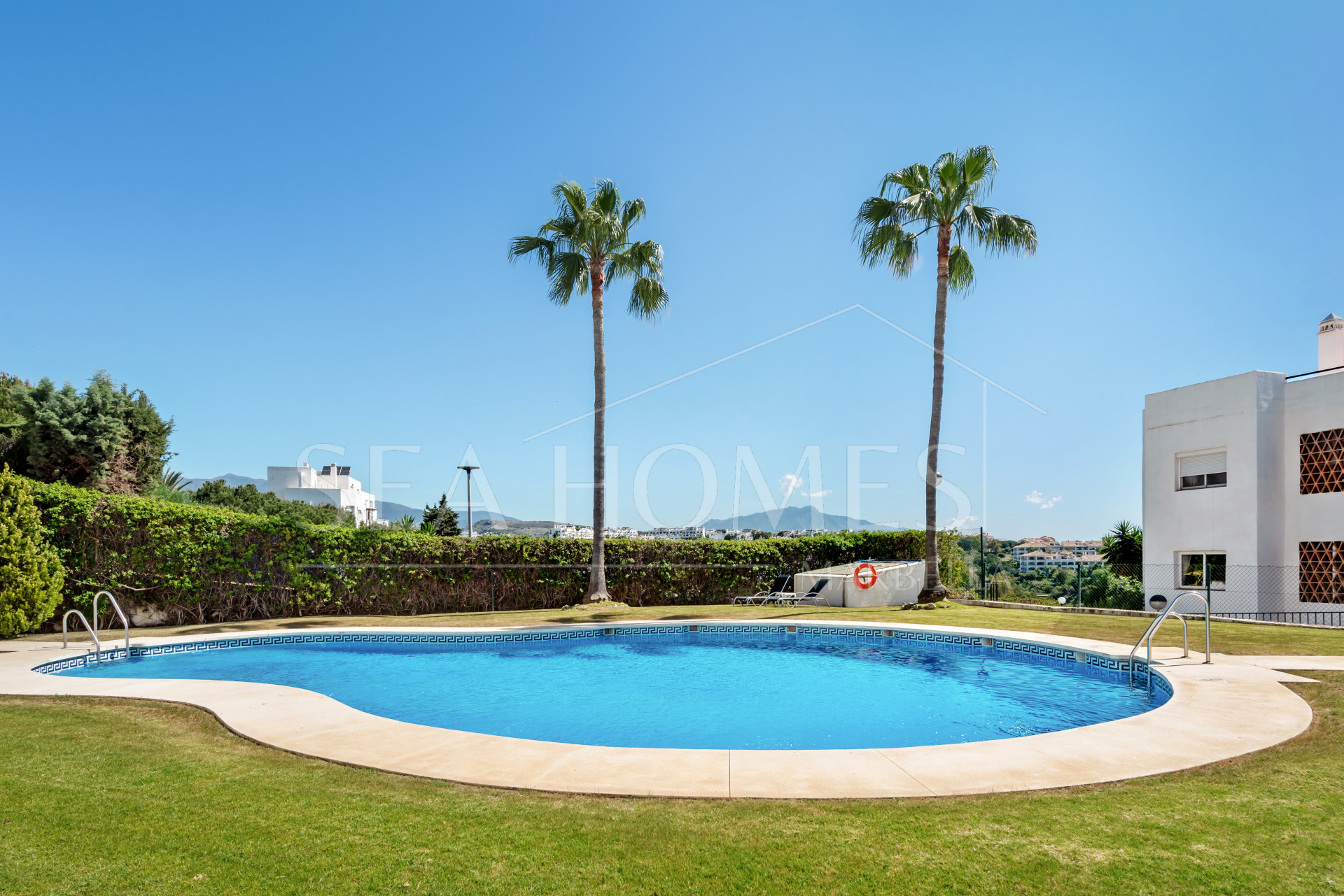 Beautiful 3 bedroom duplex penthouse with sea views for sale in Selwo, Estepona New Golden Mile