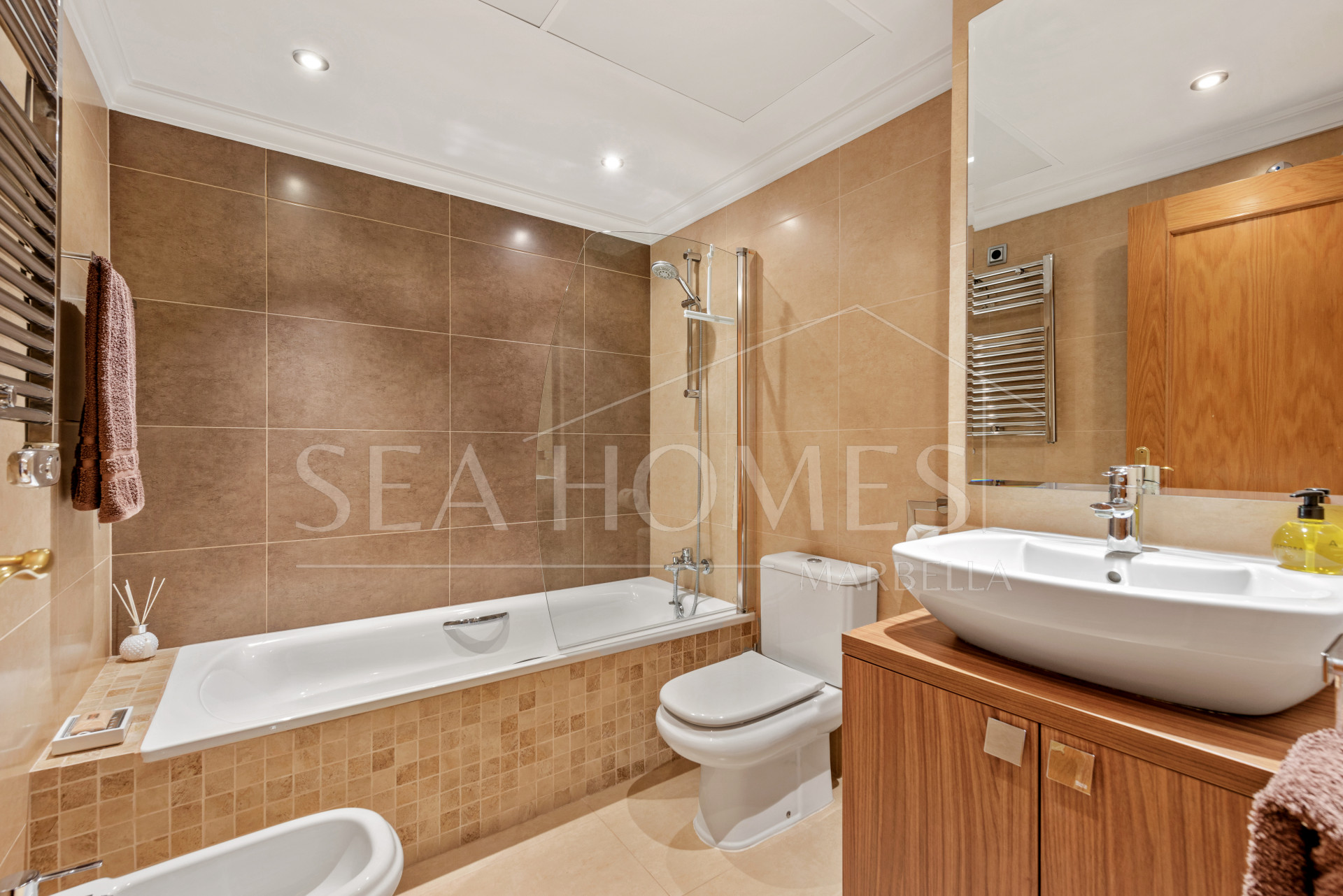Beautiful 3 bedroom duplex penthouse with sea views for sale in Selwo, Estepona New Golden Mile