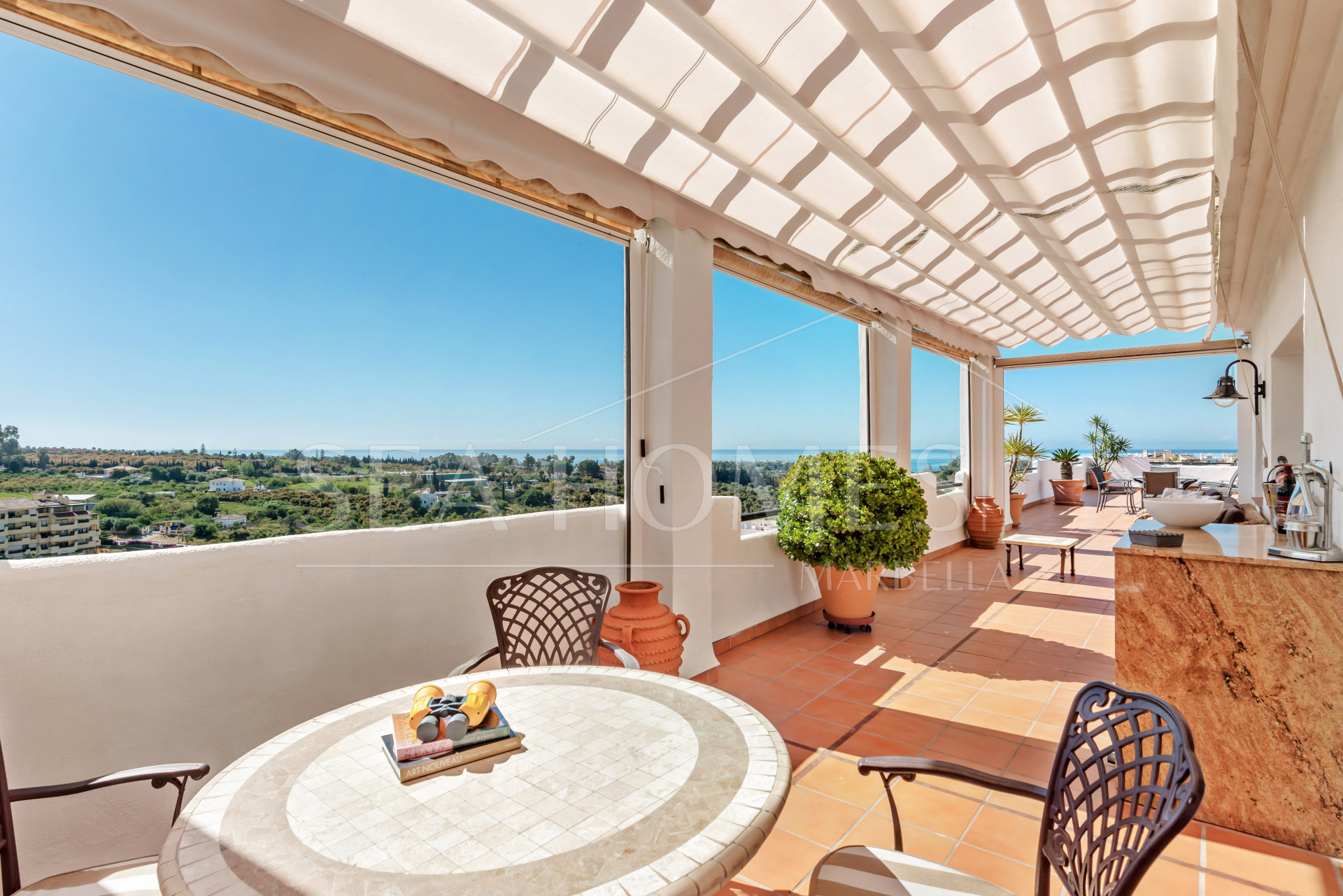 Beautiful 3 bedroom duplex penthouse with sea views for sale in Selwo, Estepona New Golden Mile