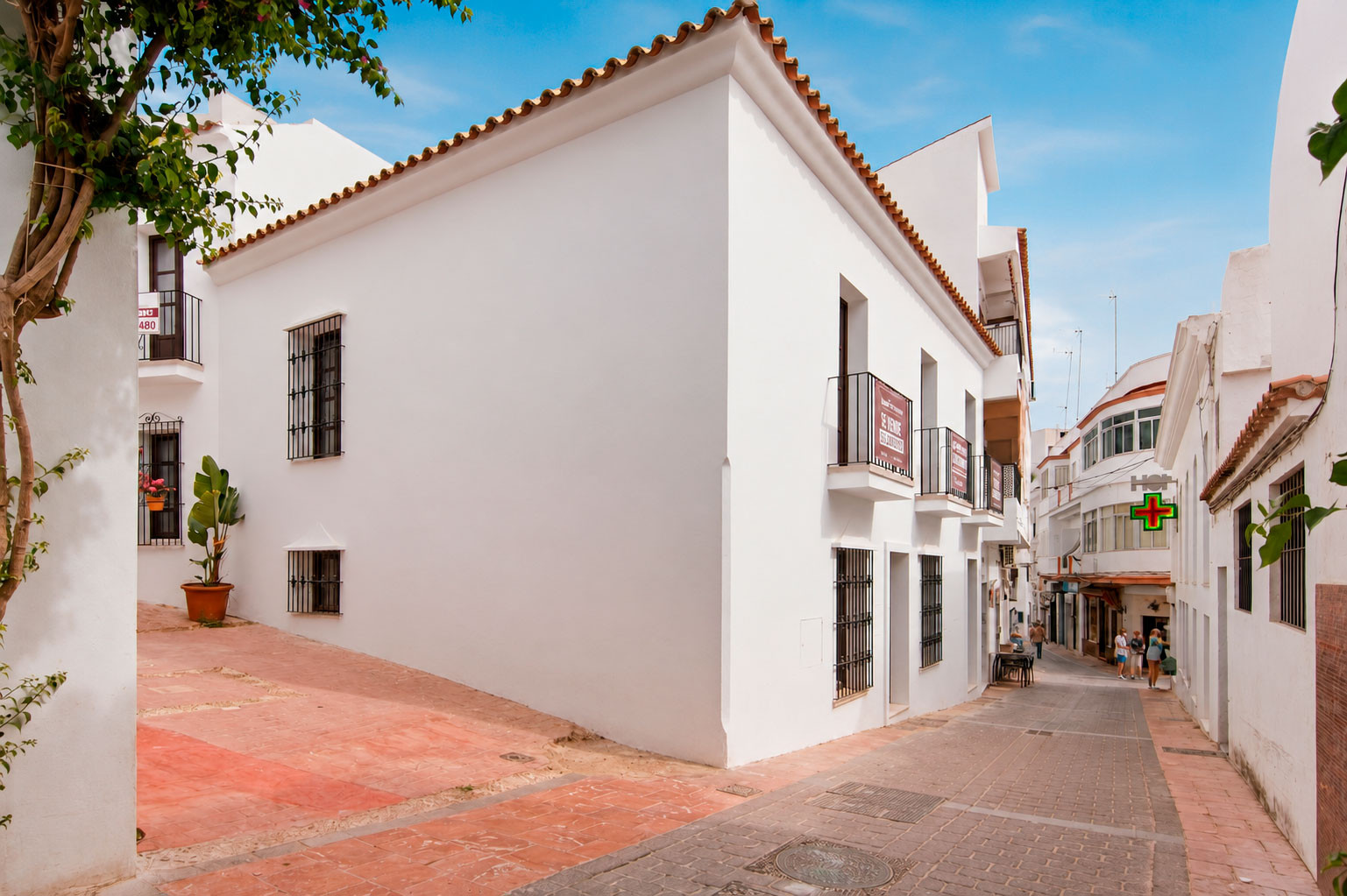 Image 0: Adosada For sale, Estepona, €695,000 [HFMn505268]