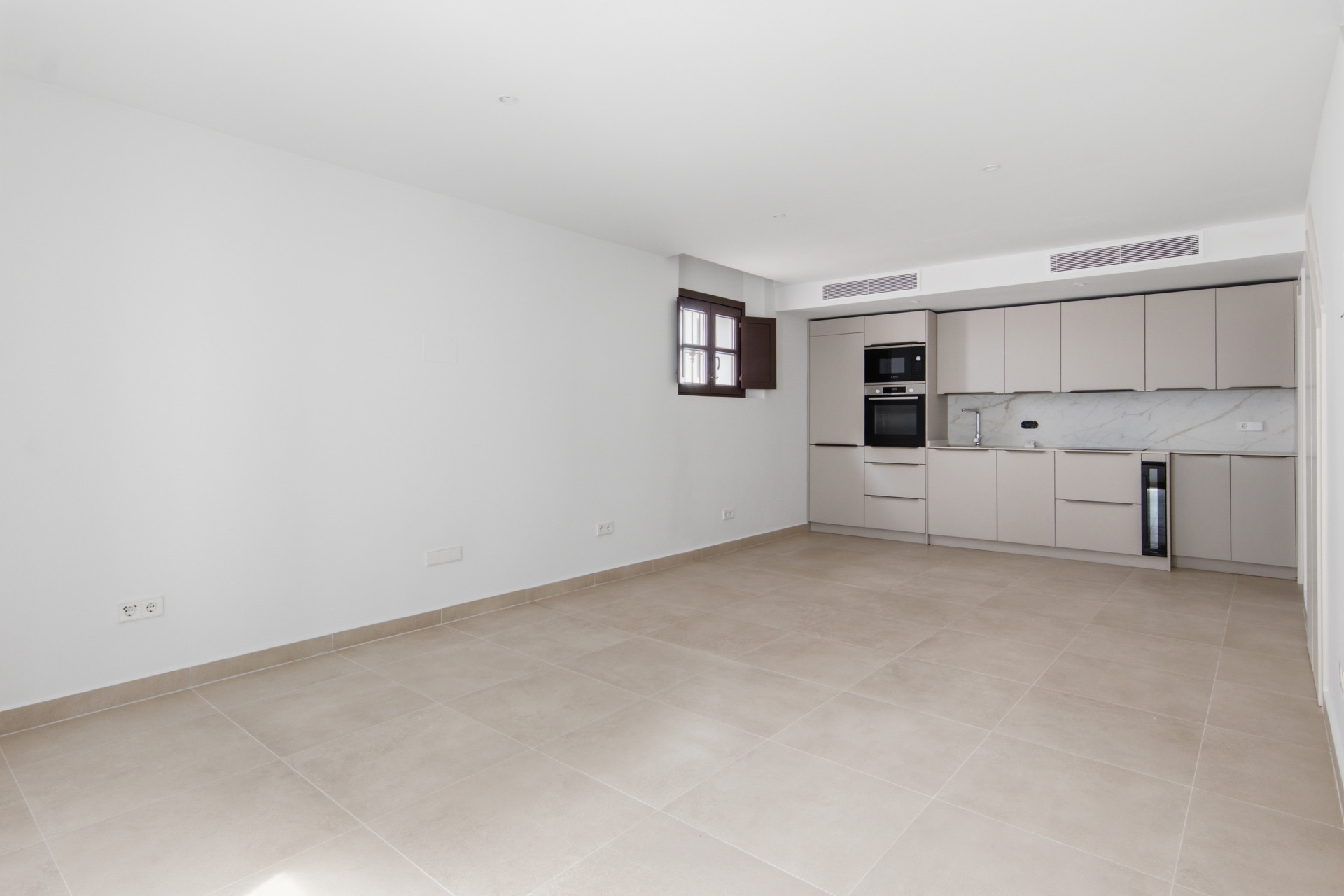 Image 5: Adosada For sale, Estepona, €695,000 [HFMn505268]
