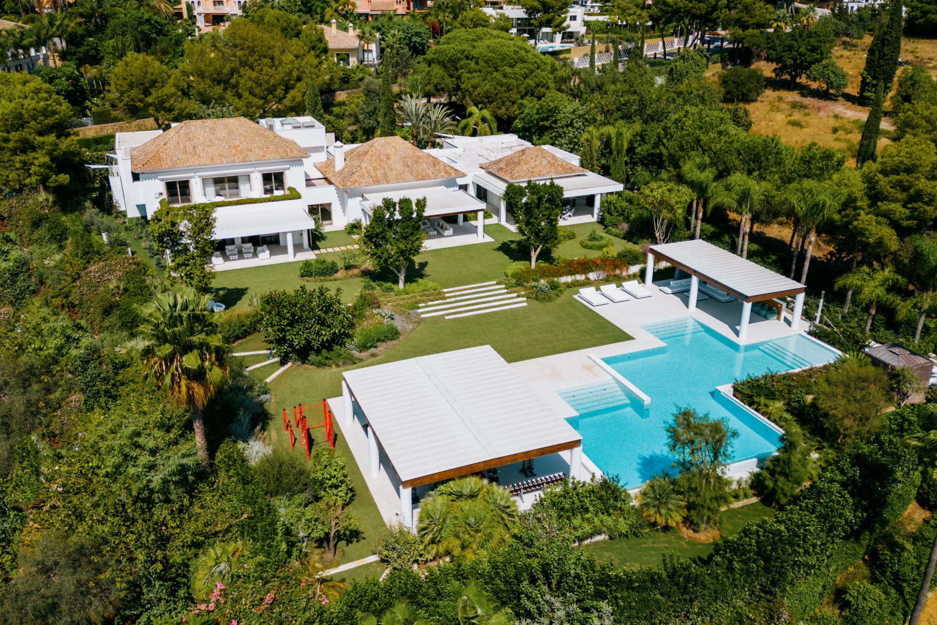 Qlistings - Exceptional Contemporary Villa for Sale in La Quinta de Sierra Blanca, Marbella Golden Mile Property Image
