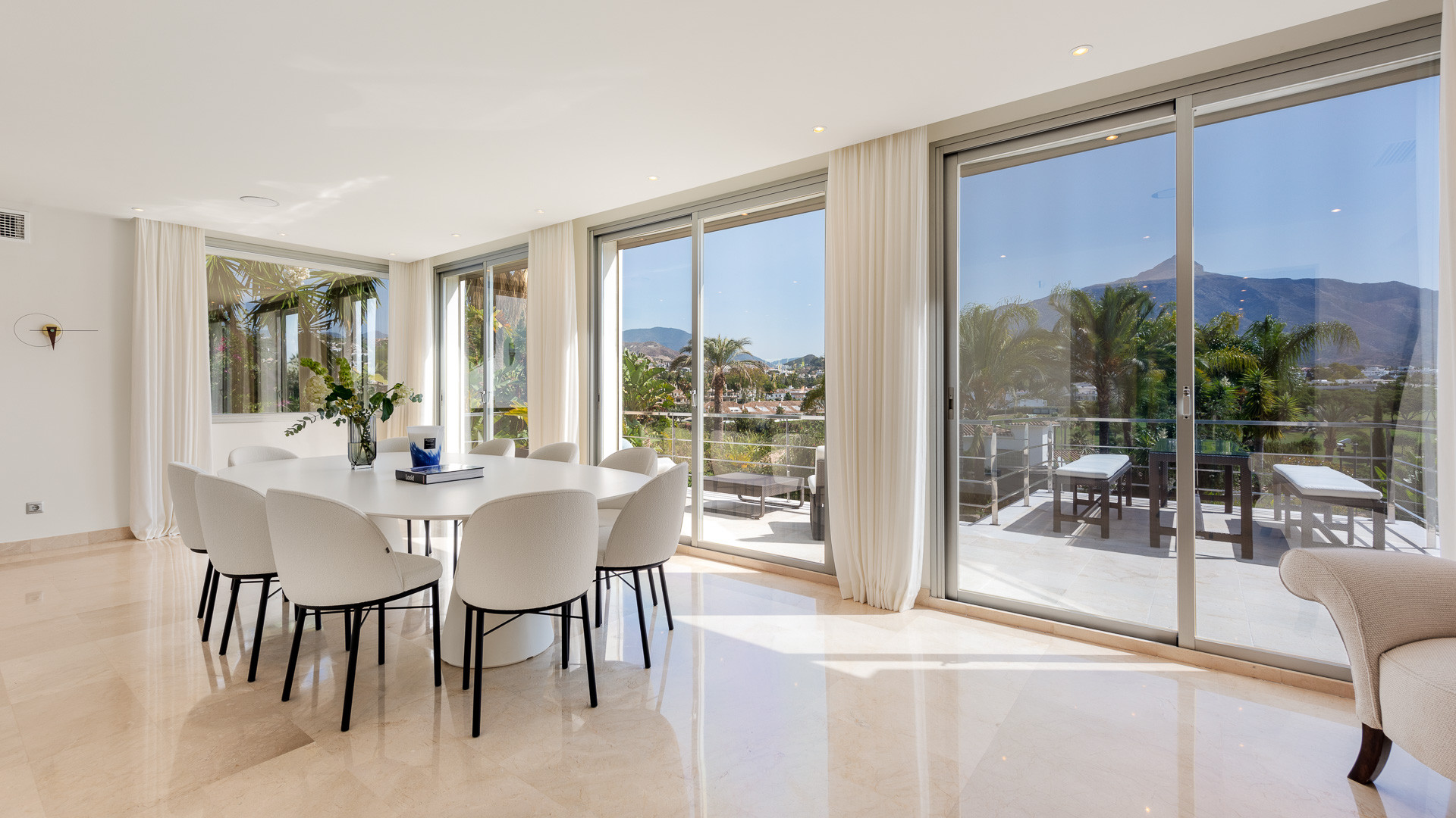 Villa de lujo en venta en Las Brisas, Nueva Andalucía, Marbella