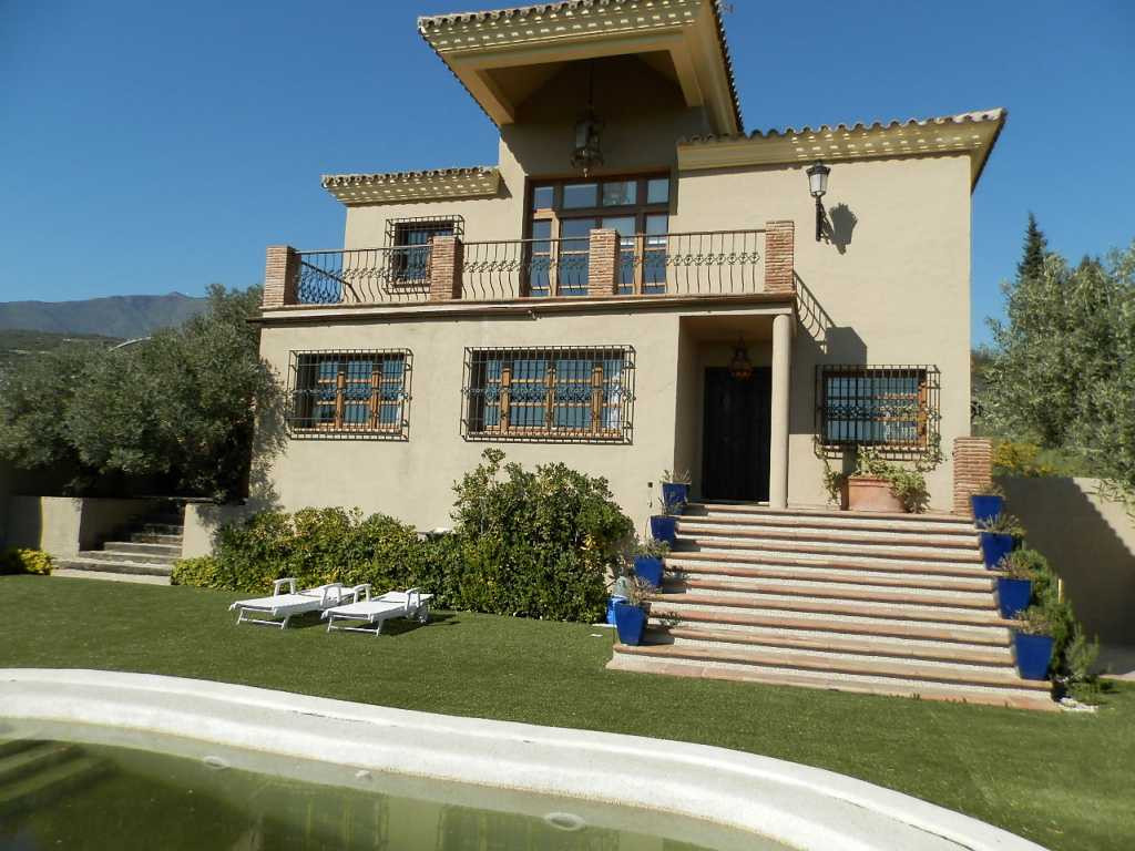 Villa en venta en Estepona