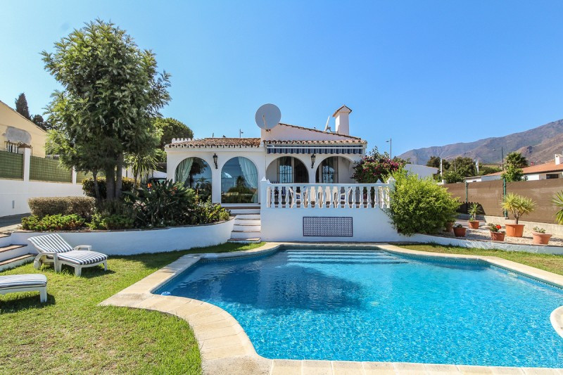 Villa for sale in Estepona
