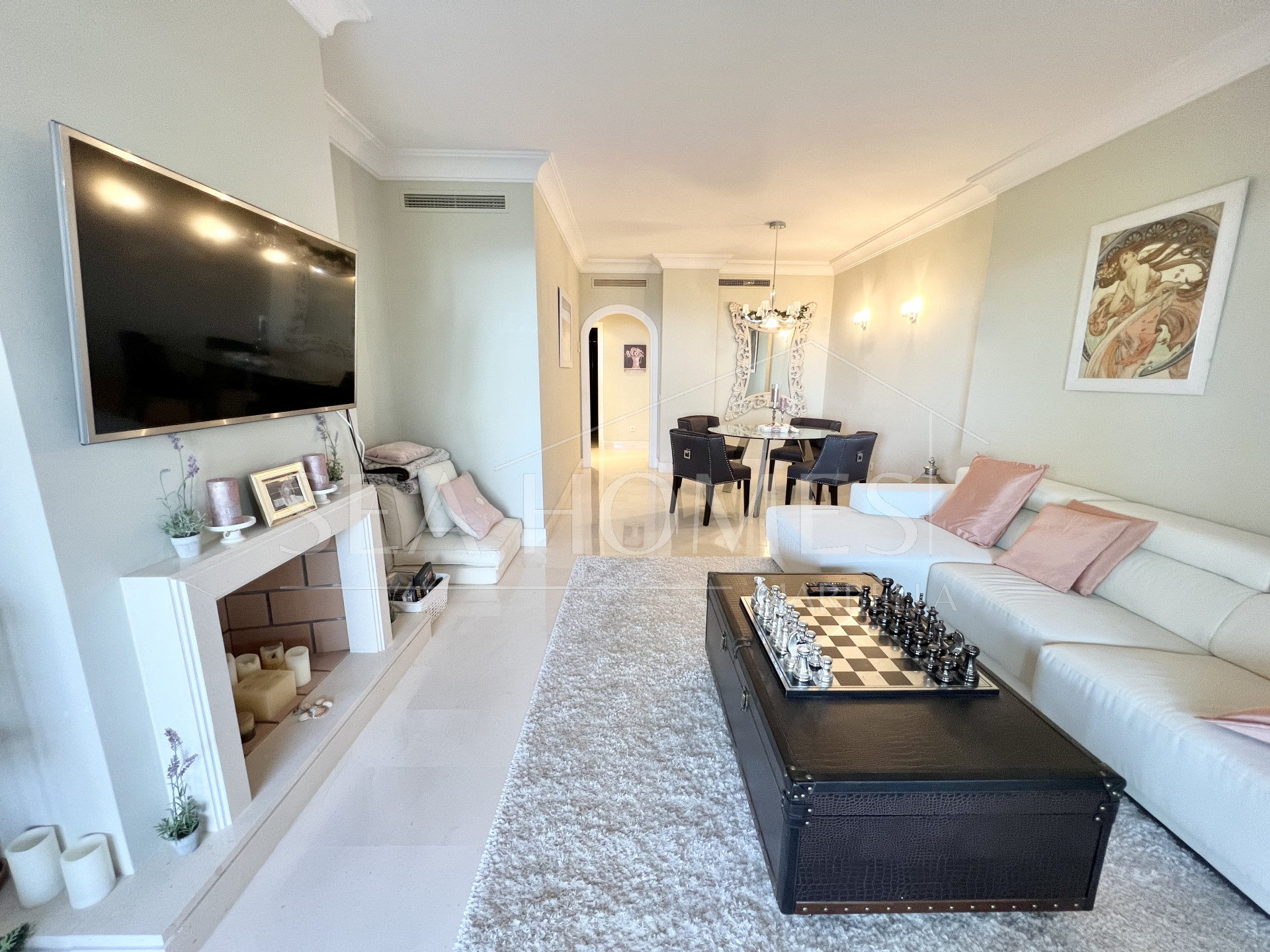 Luxury apartment for sale in Mirador de Los Flamingos with open sea views