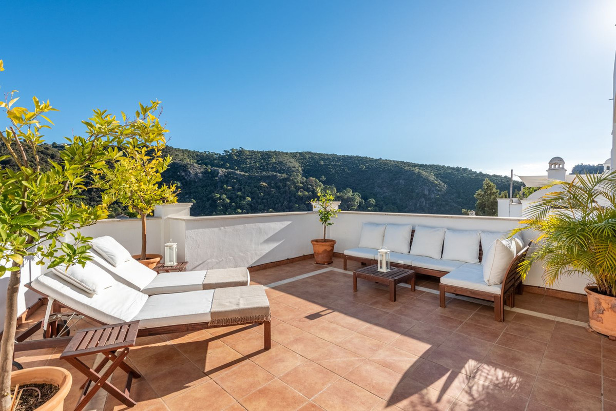 Penthouse for sale in Benahavis, Costa del Sol