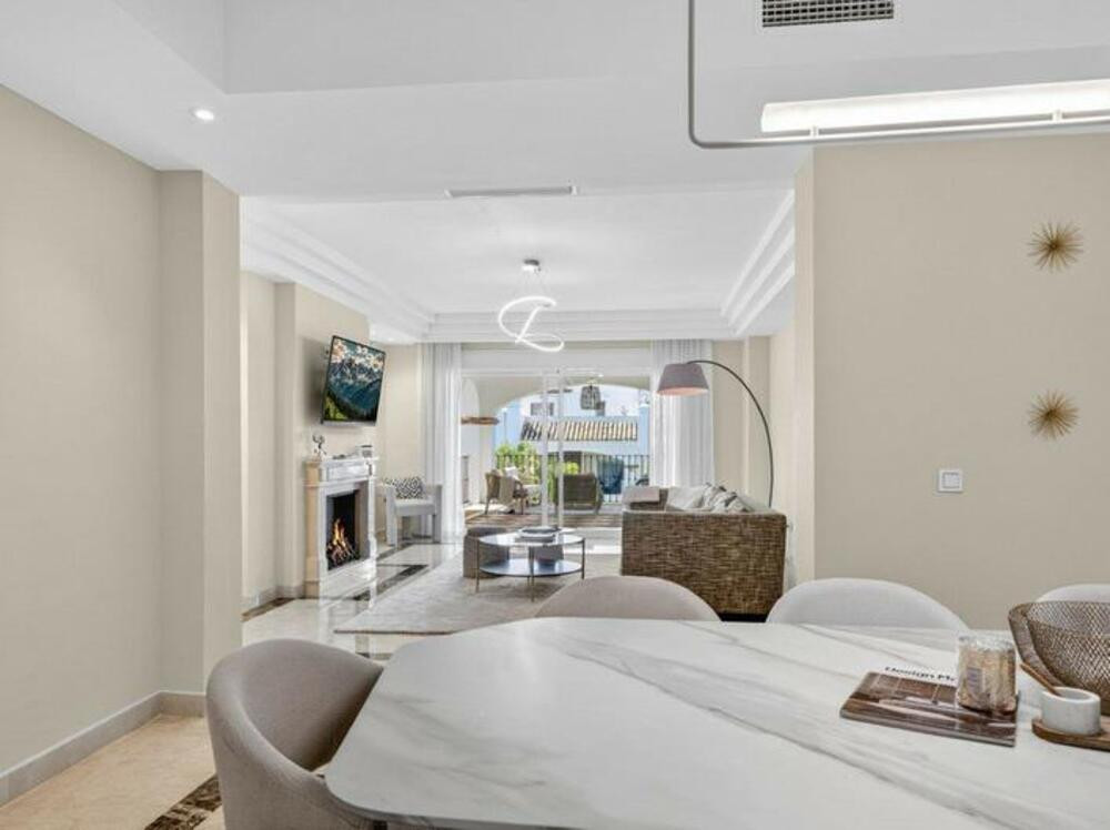 Sophisticated 4-Bedroom Apartment on Marbella’s Iconic Golden Mile