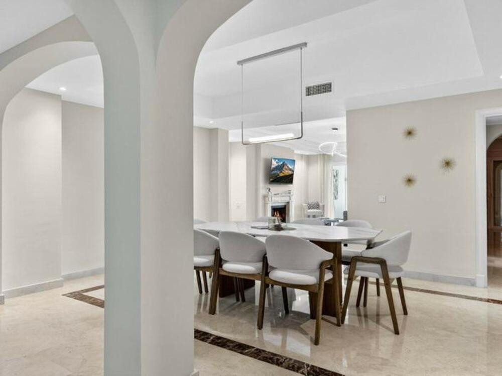 Sophisticated 4-Bedroom Apartment on Marbella’s Iconic Golden Mile