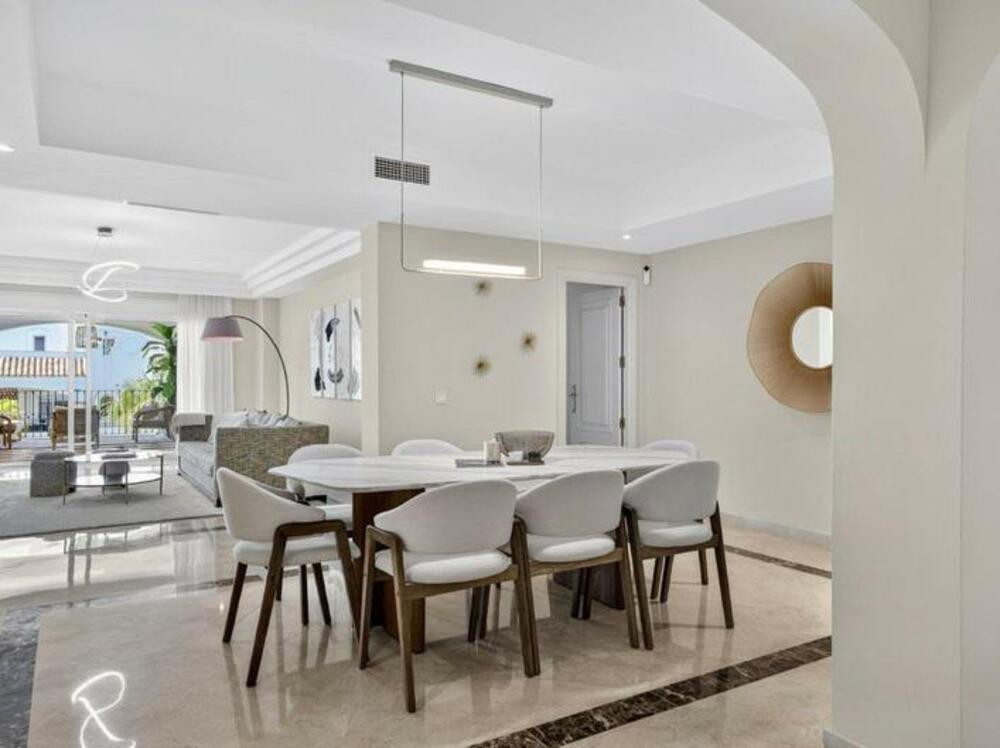 Sophisticated 4-Bedroom Apartment on Marbella’s Iconic Golden Mile
