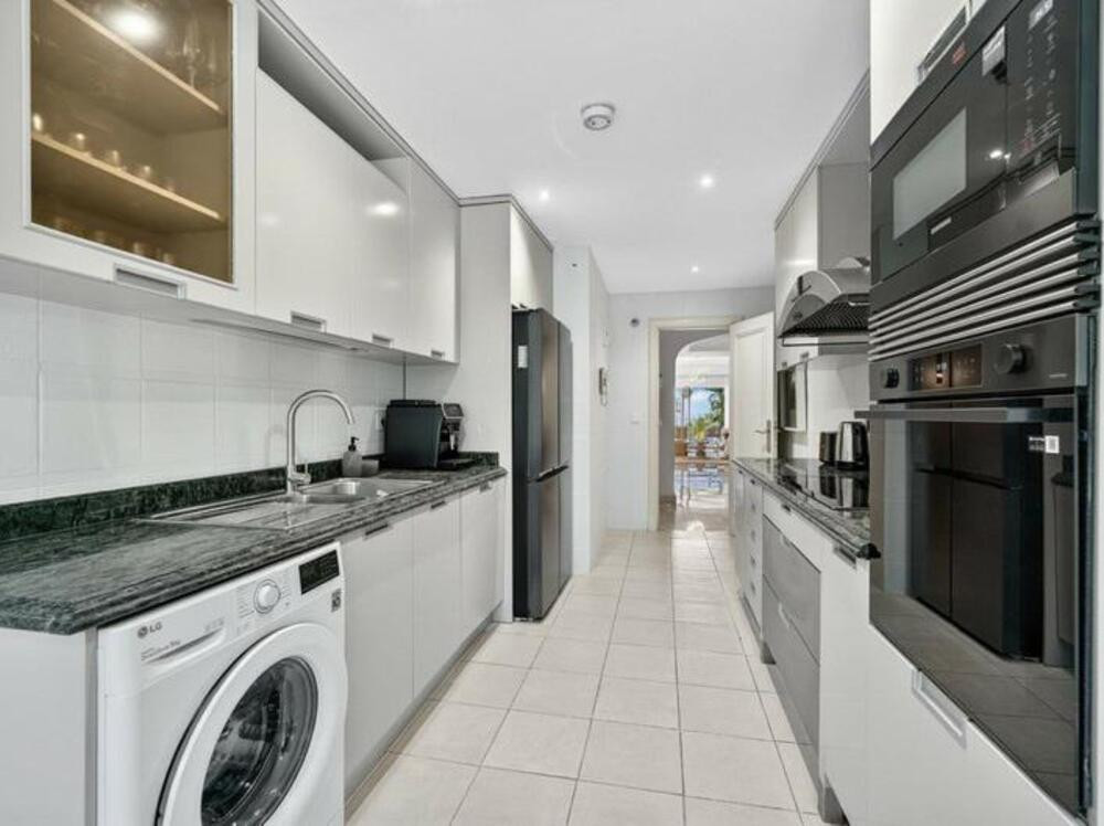 Sophisticated 4-Bedroom Apartment on Marbella’s Iconic Golden Mile