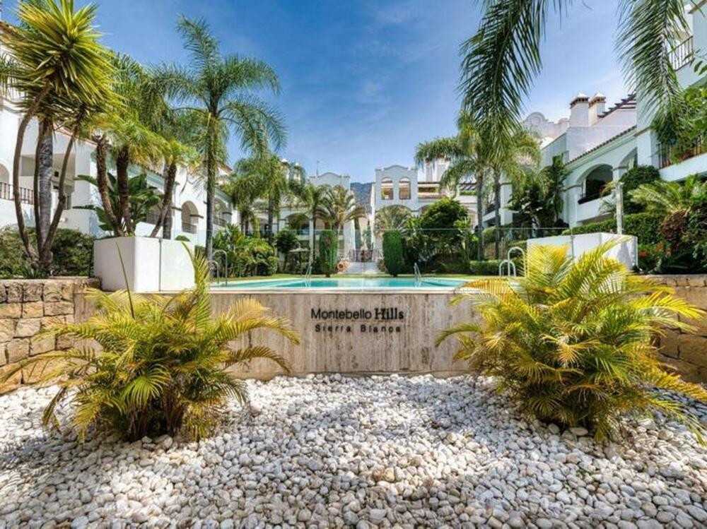 Sophisticated 4-Bedroom Apartment on Marbella’s Iconic Golden Mile