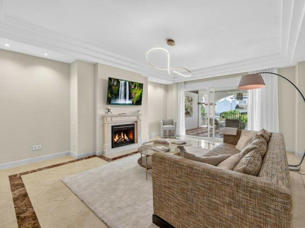 Sophisticated 4-Bedroom Apartment on Marbella’s Iconic Golden Mile