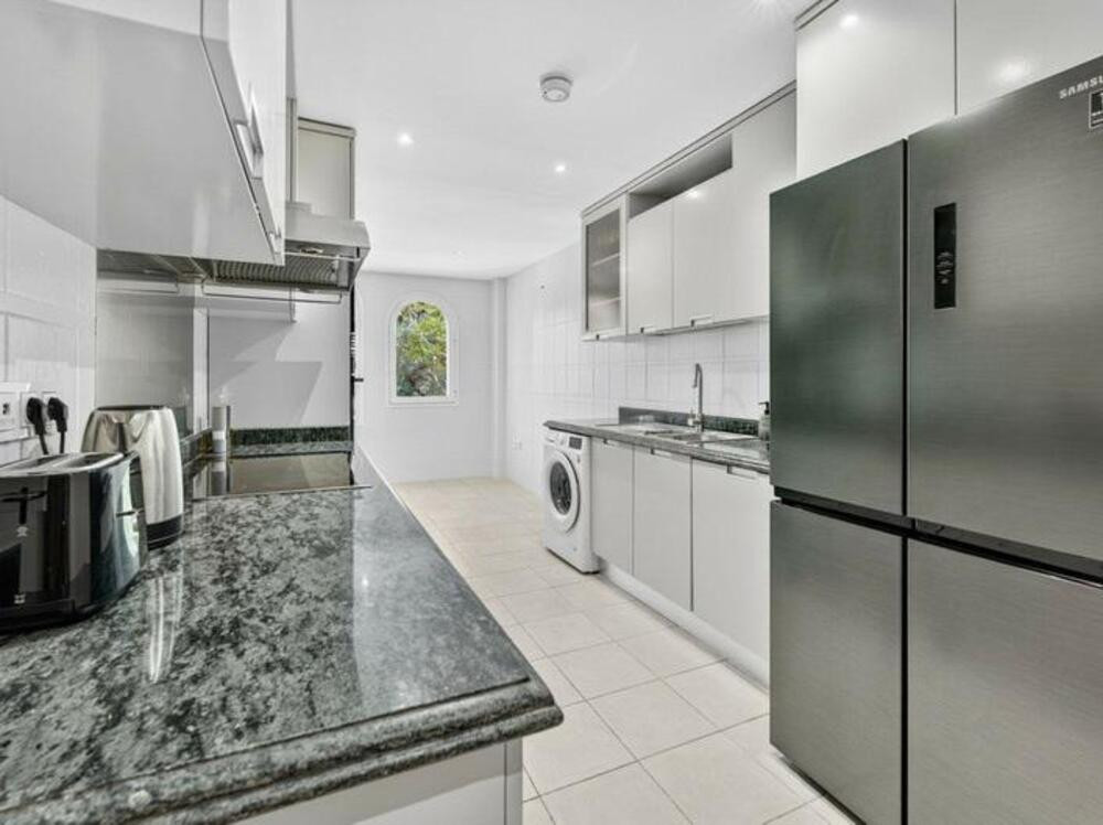 Sophisticated 4-Bedroom Apartment on Marbella’s Iconic Golden Mile