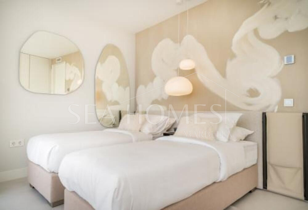 Fabulous 3 Bedroom Penthouse - Decoration by Heidi Gubbins included in the price