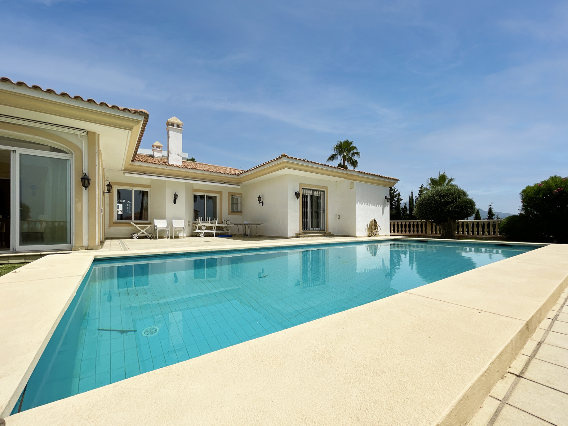 Villa for sale and for rent in La Alqueria, Benahavis